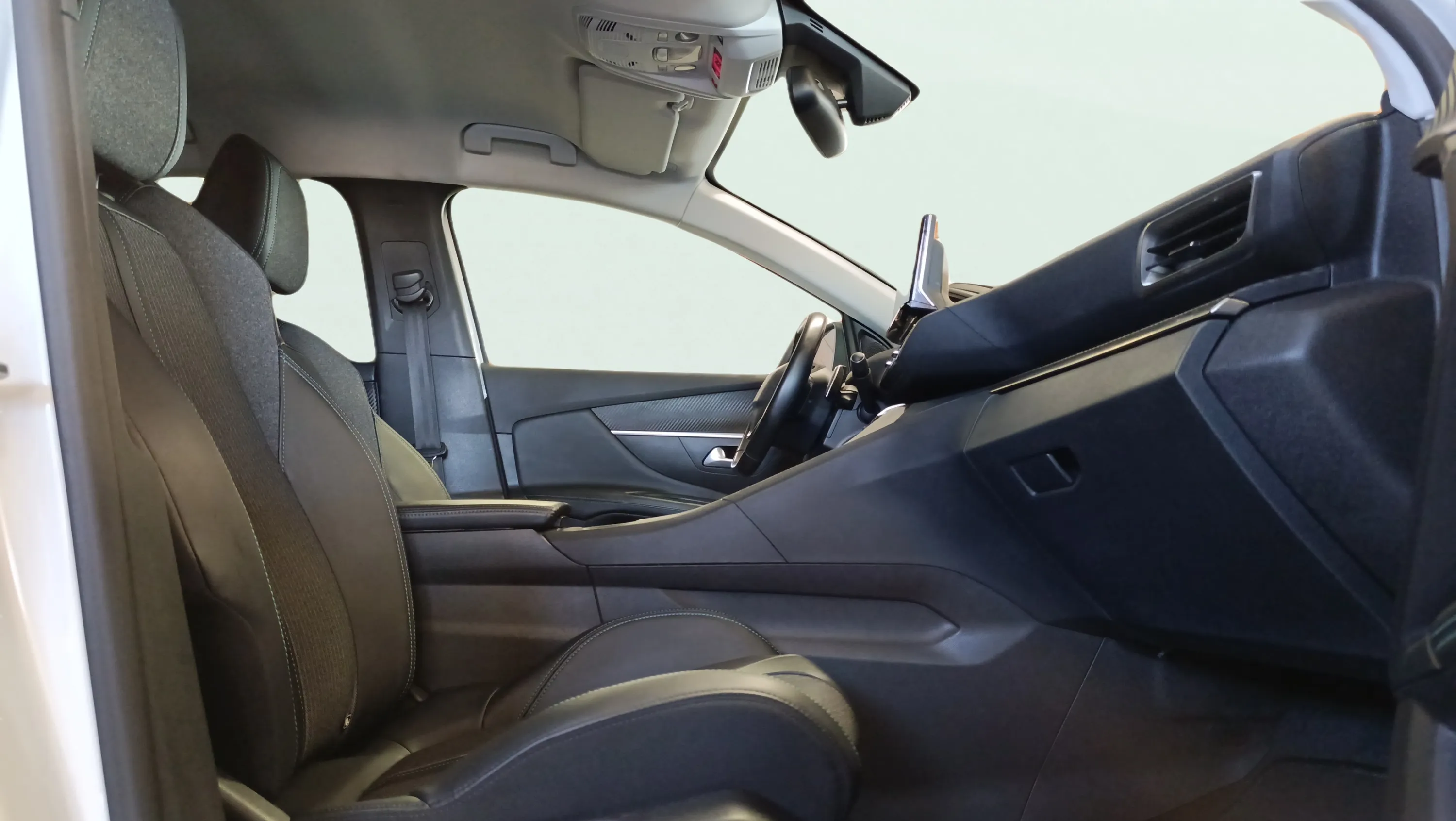 Peugeot 3008 1.5 BlueHDi Allure EAT8 - foto 32