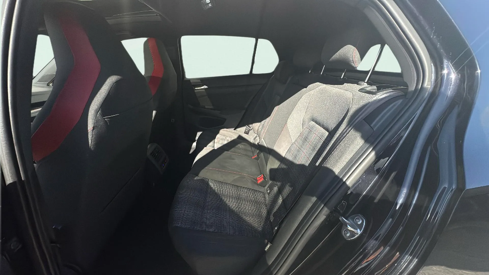 Volkswagen Golf GTI Performance 2.0 TSI DSG - foto 16