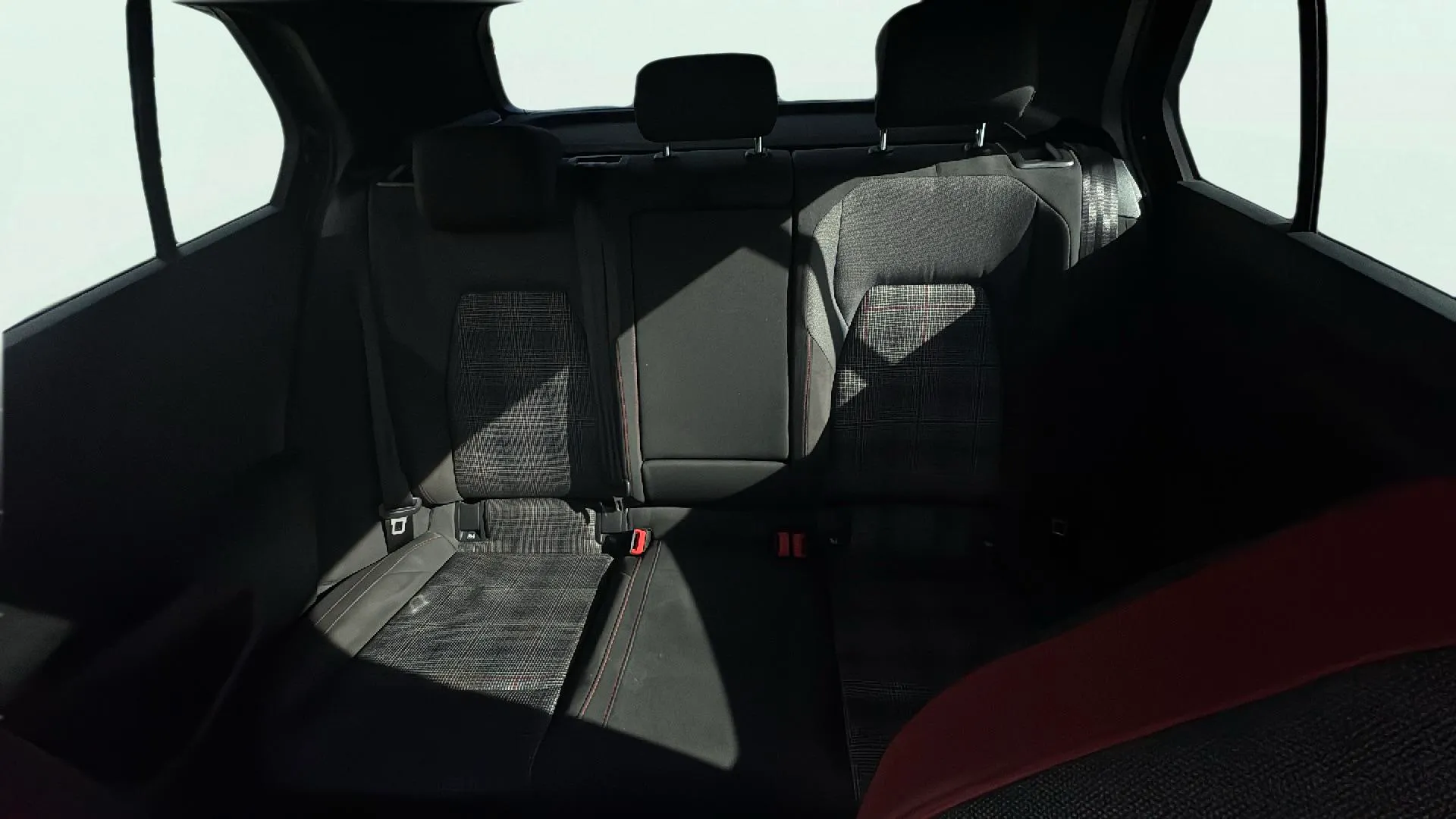 Volkswagen Golf GTI Performance 2.0 TSI DSG - foto 17