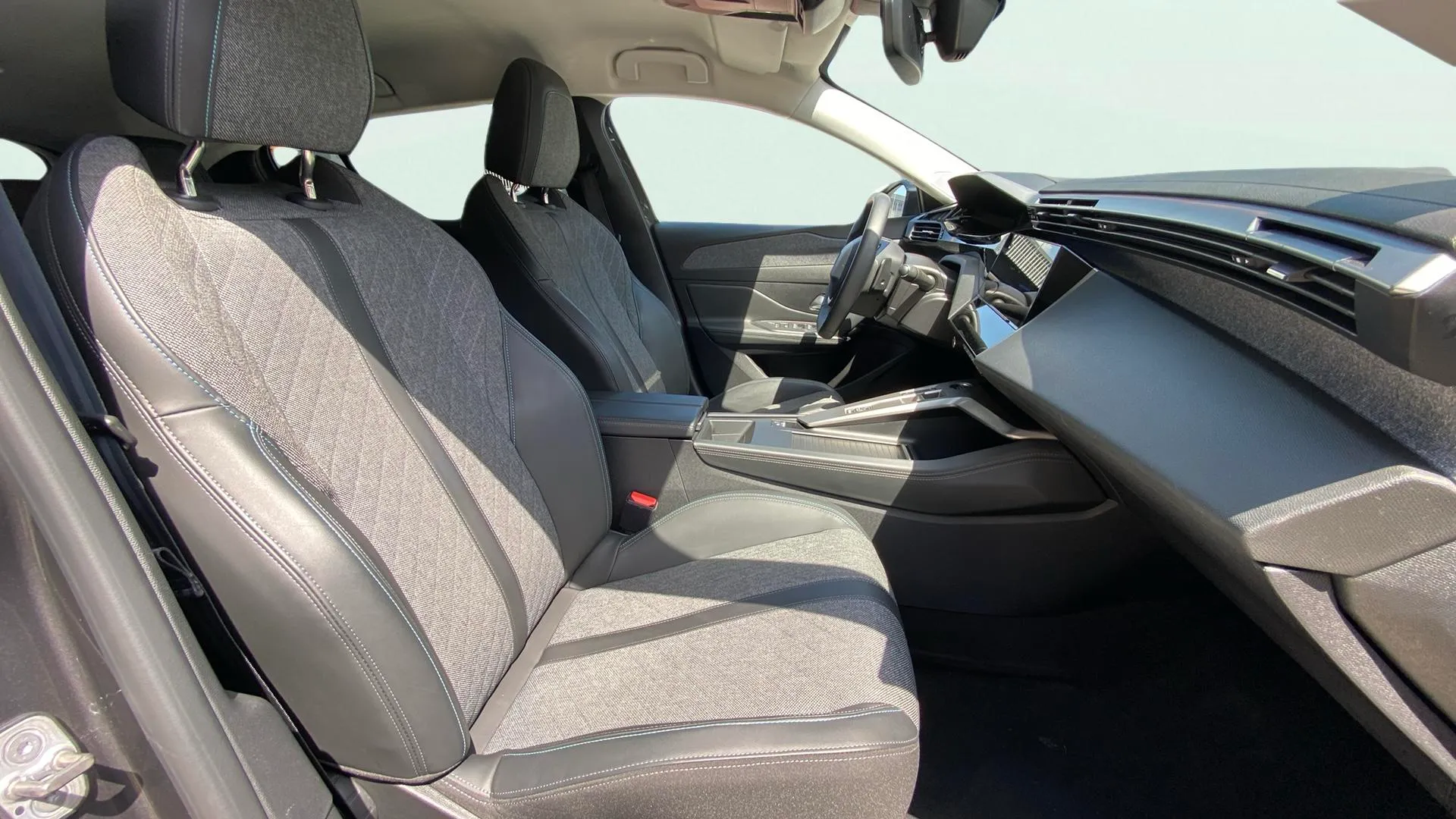 Peugeot 408 Allure Pack PureTech 130 EAT8 - foto 21