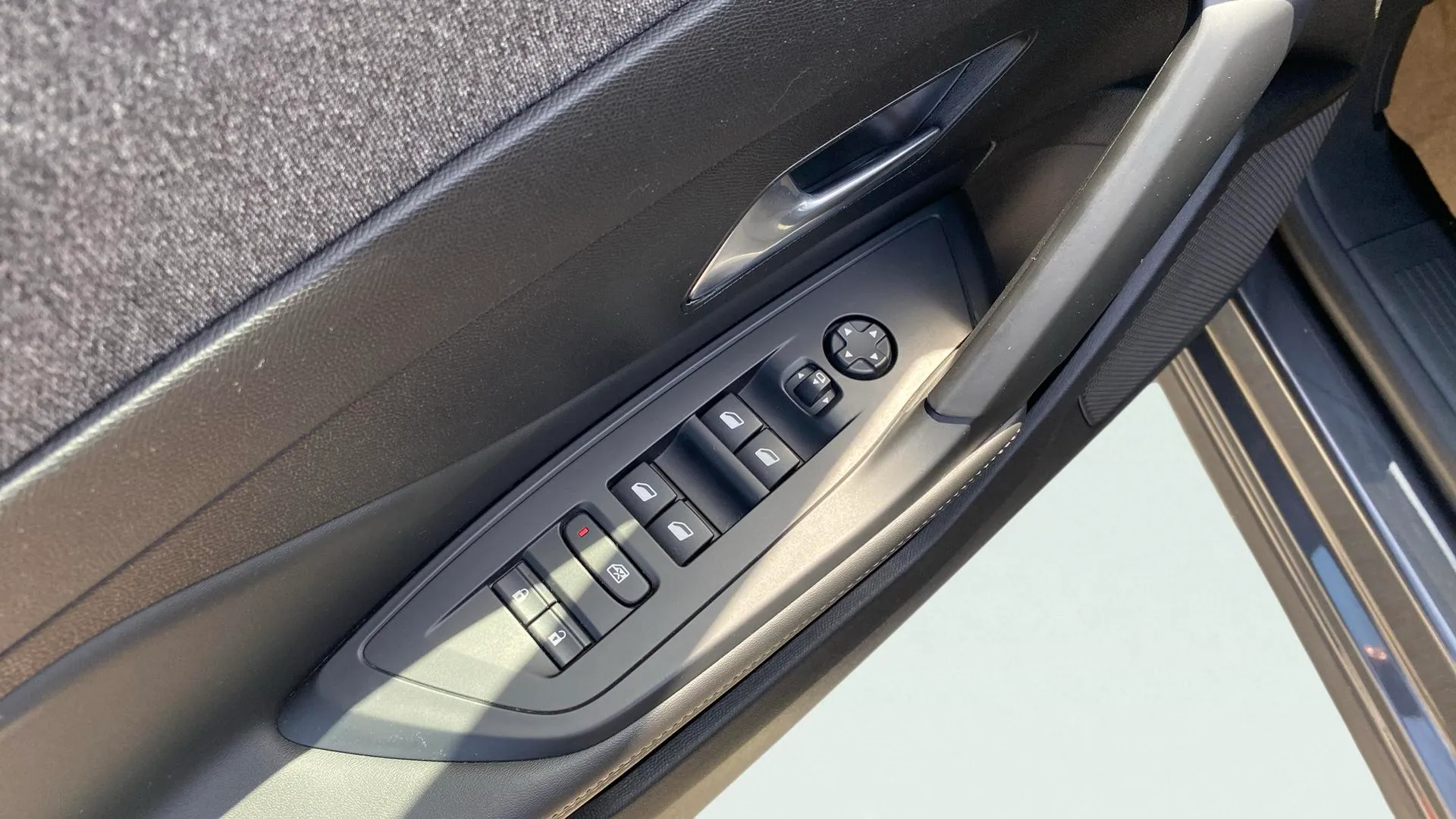 Peugeot 408 Allure Pack PureTech 130 EAT8 - foto 24