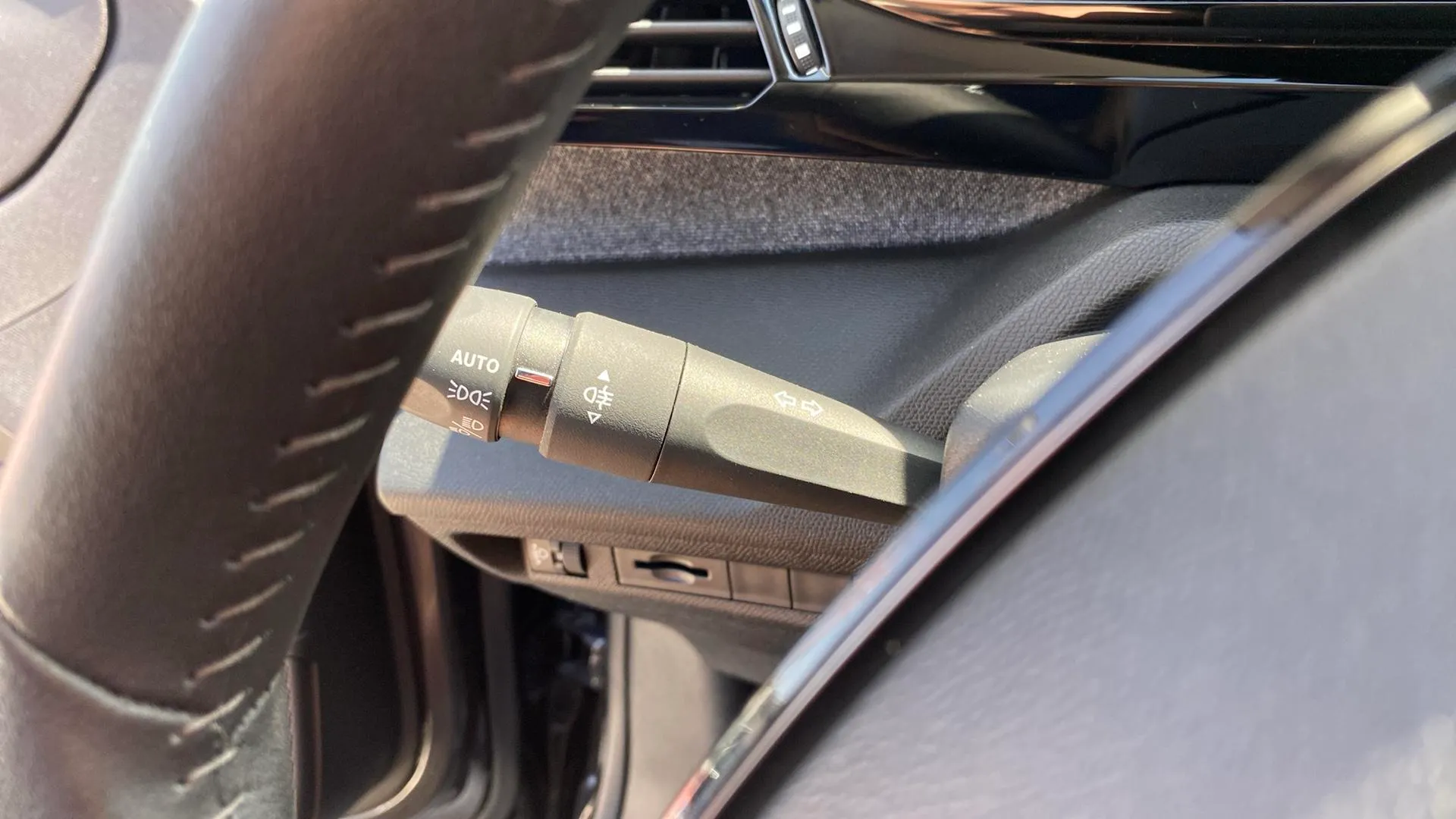 Peugeot 408 Allure Pack PureTech 130 EAT8 - foto 19