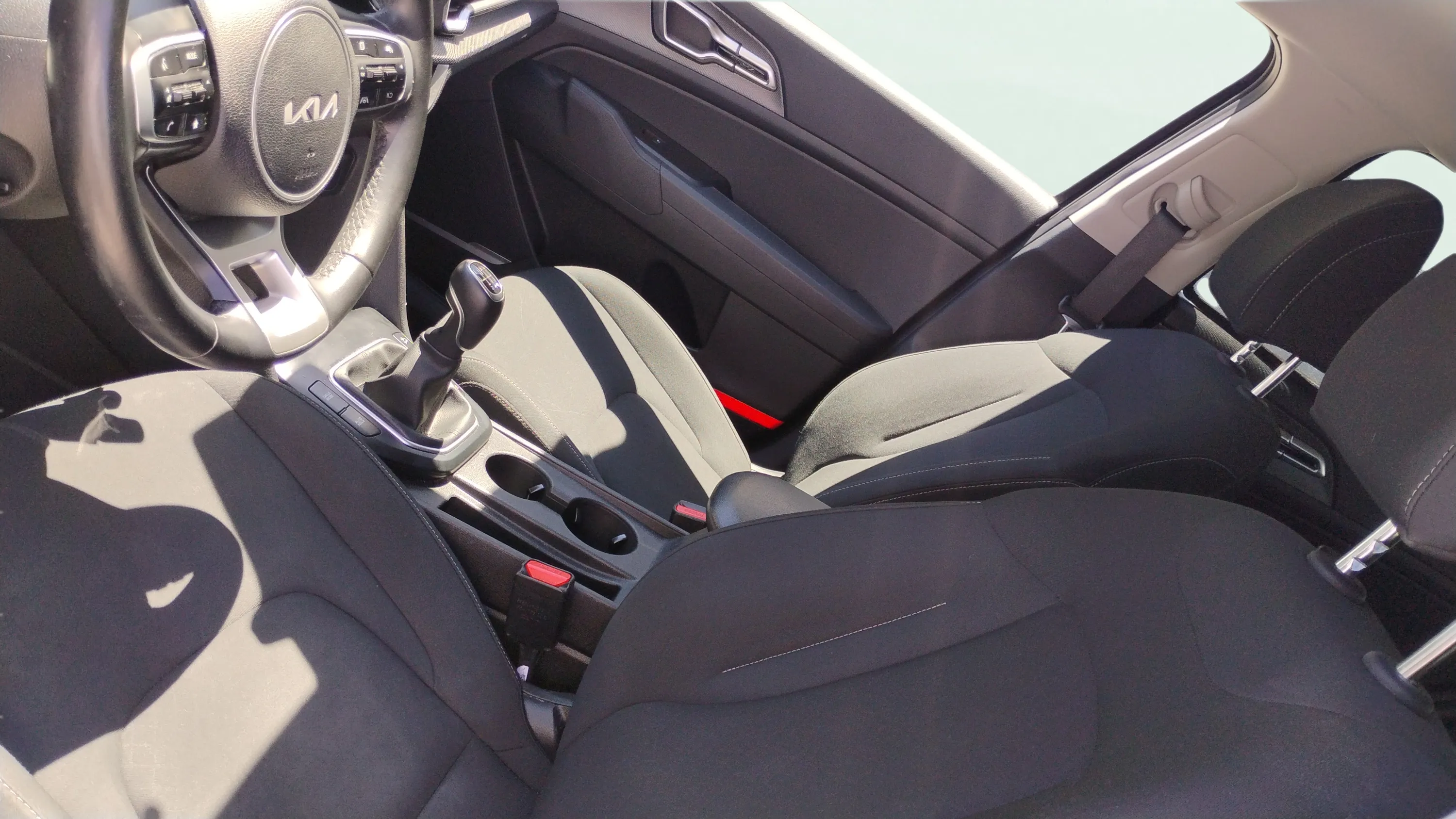 Kia Sportage 1.6 T-GDi Concept 4x2 - foto 8