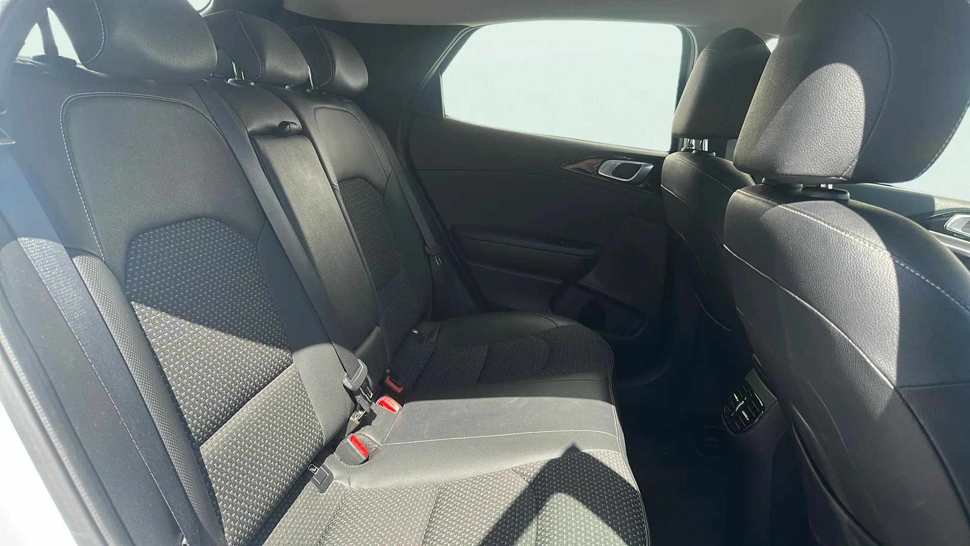 Kia XCeed 1.5 MHEV iMT Tech - foto 14
