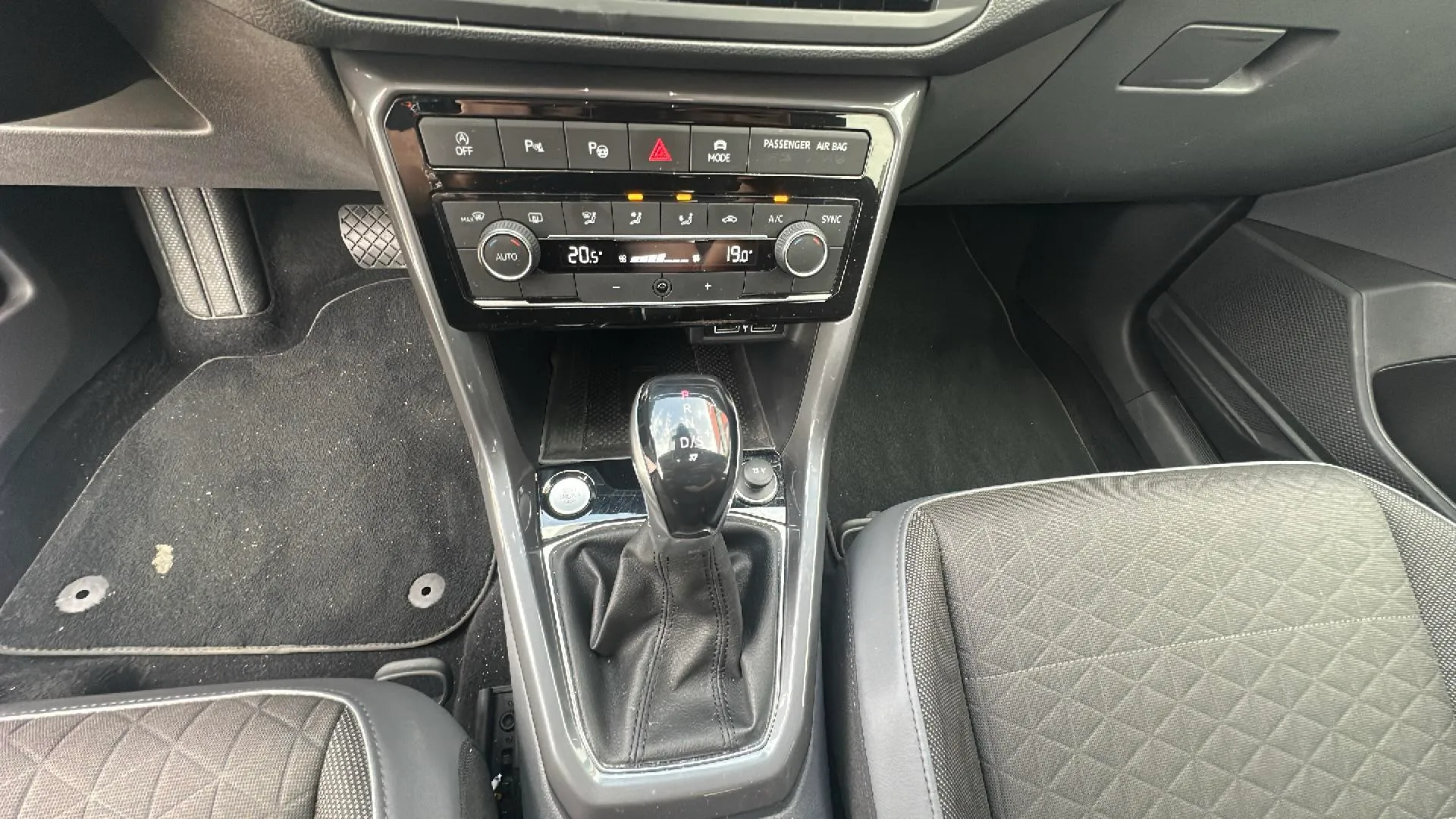 Volkswagen T-Cross Sport 1.0 TSI DSG - foto 23
