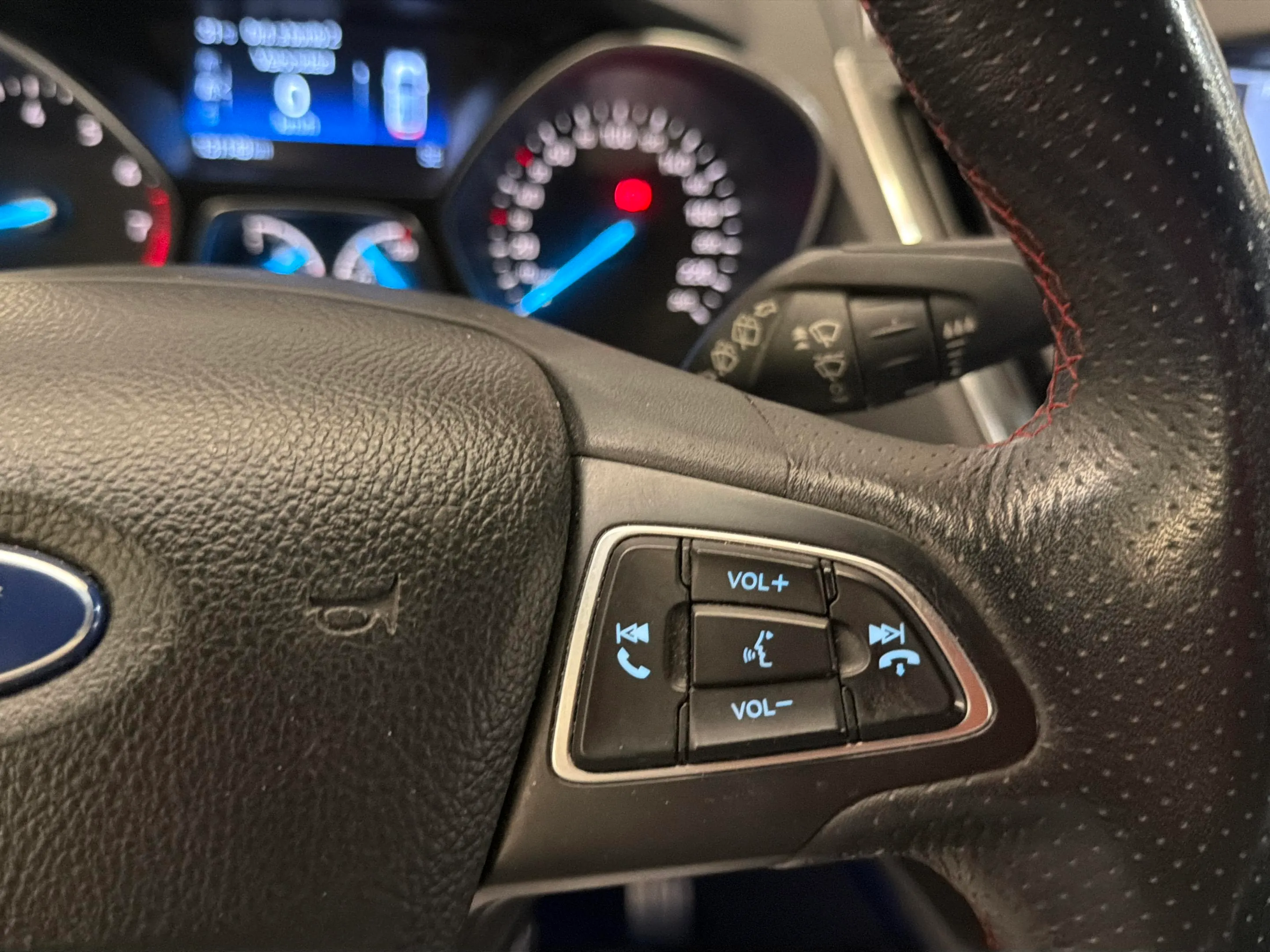 Ford Kuga ST-Line Limited Ed 1.5 EcoBoost 4x2 - foto 19