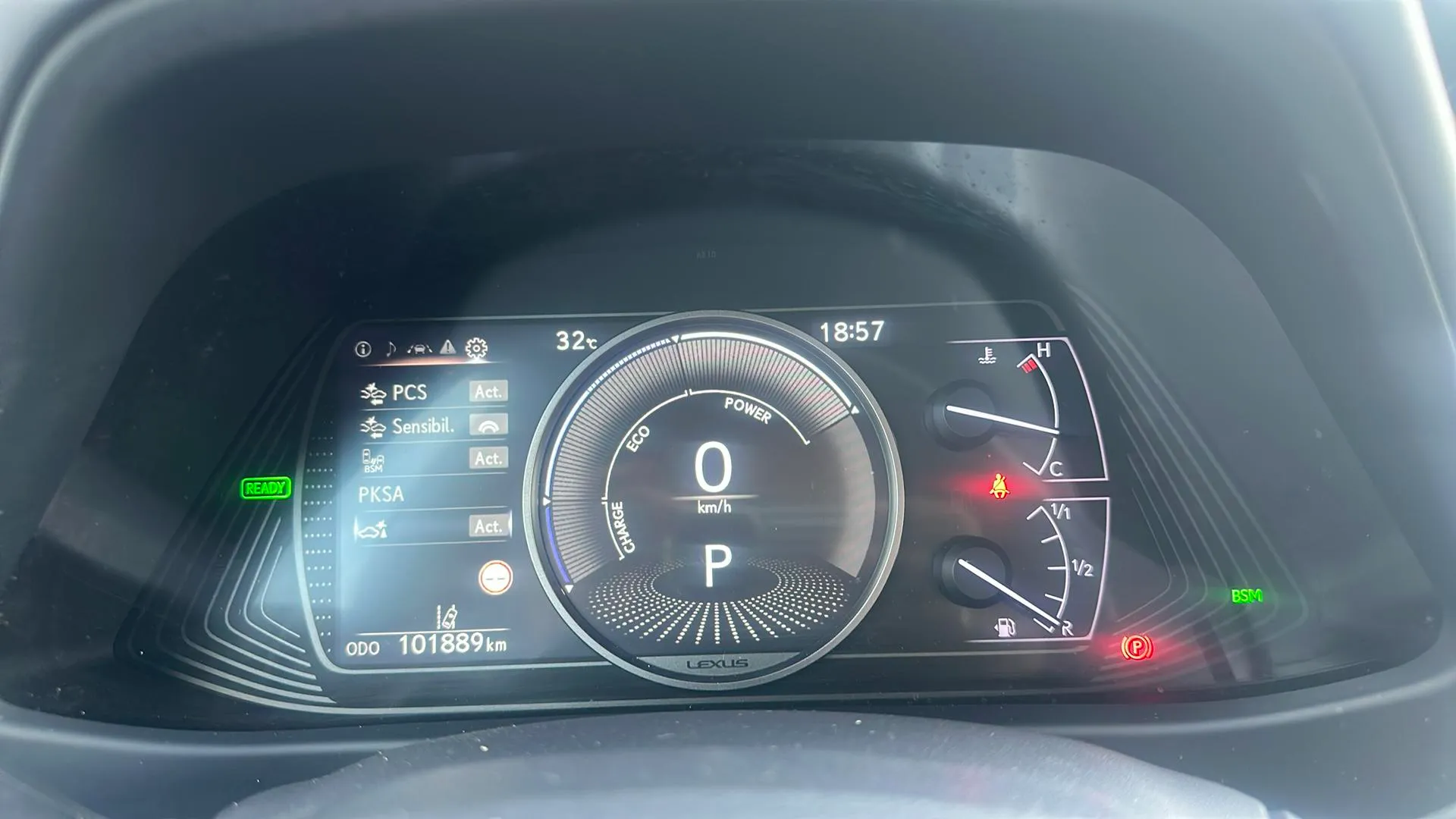 Lexus UX 2.0 250h Executive Plus - foto 18