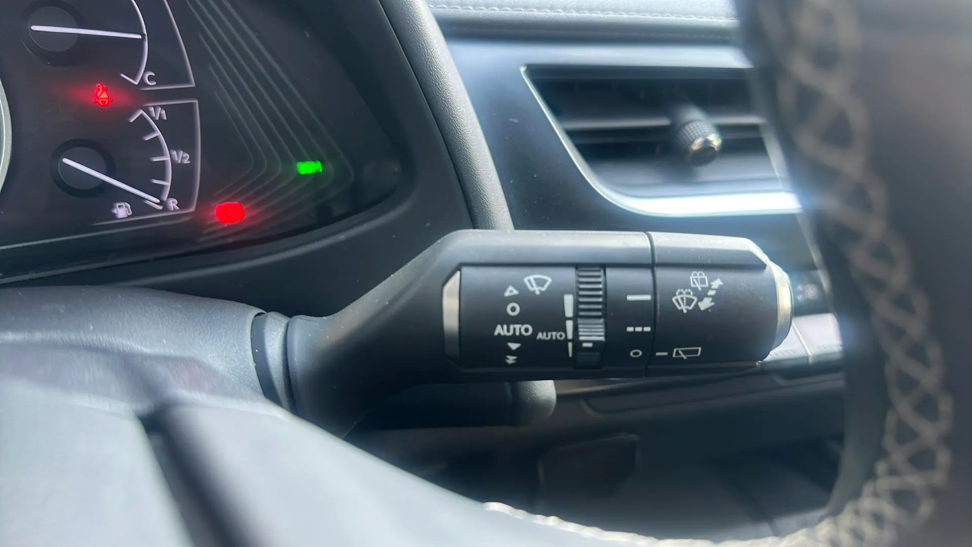 Lexus UX 2.0 250h Executive Plus - foto 25
