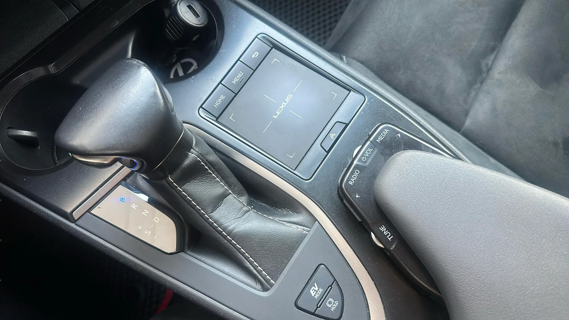 Lexus UX 2.0 250h Executive Plus - foto 22