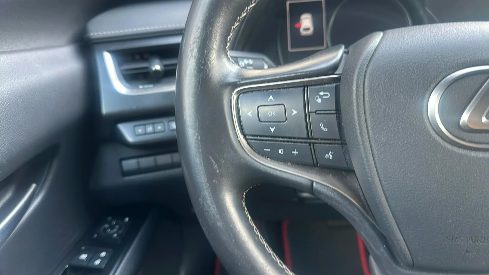 Lexus UX 2.0 250h Executive Plus - foto 13