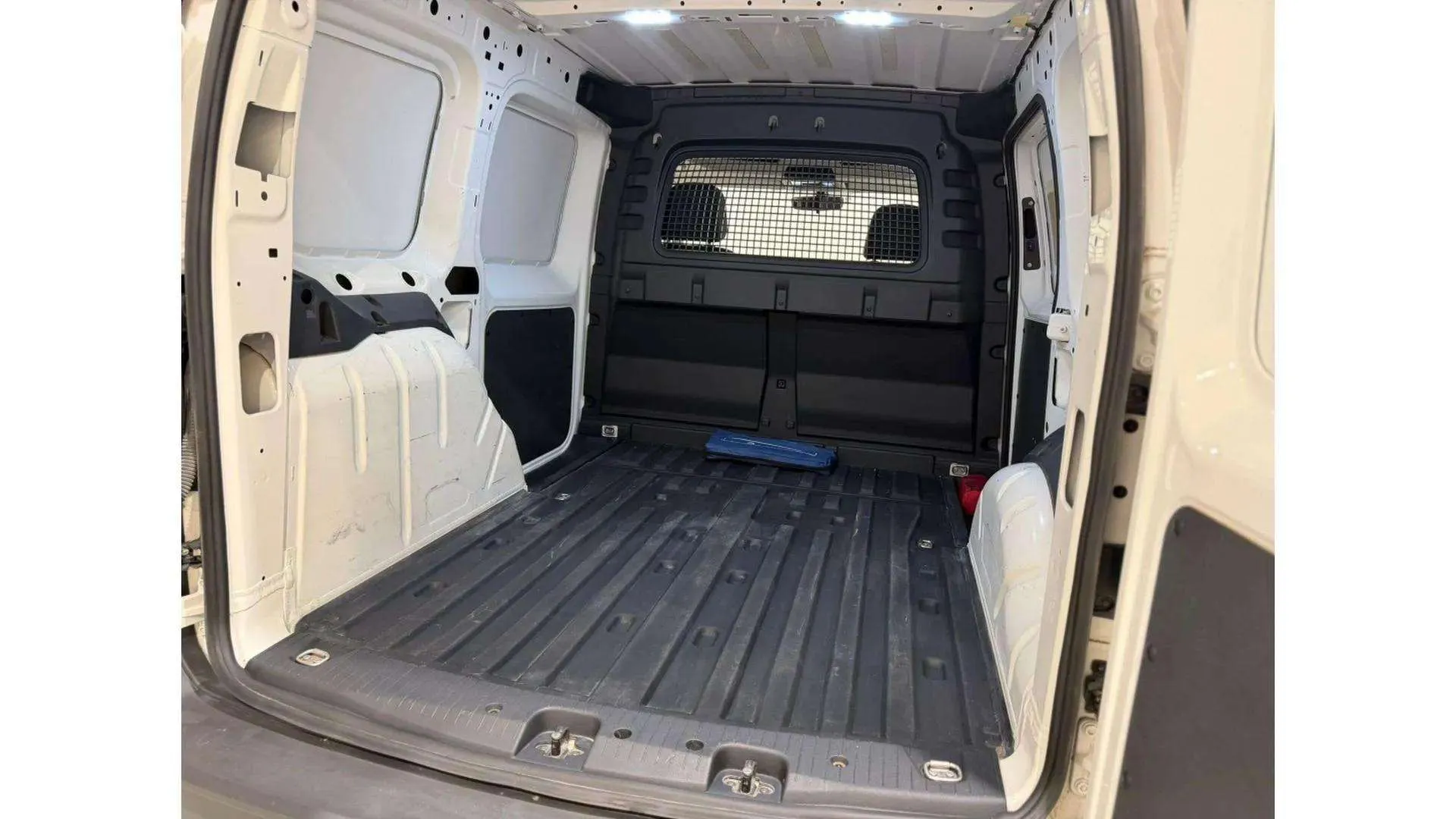 Volkswagen Caddy 2.0 TDI - foto 17