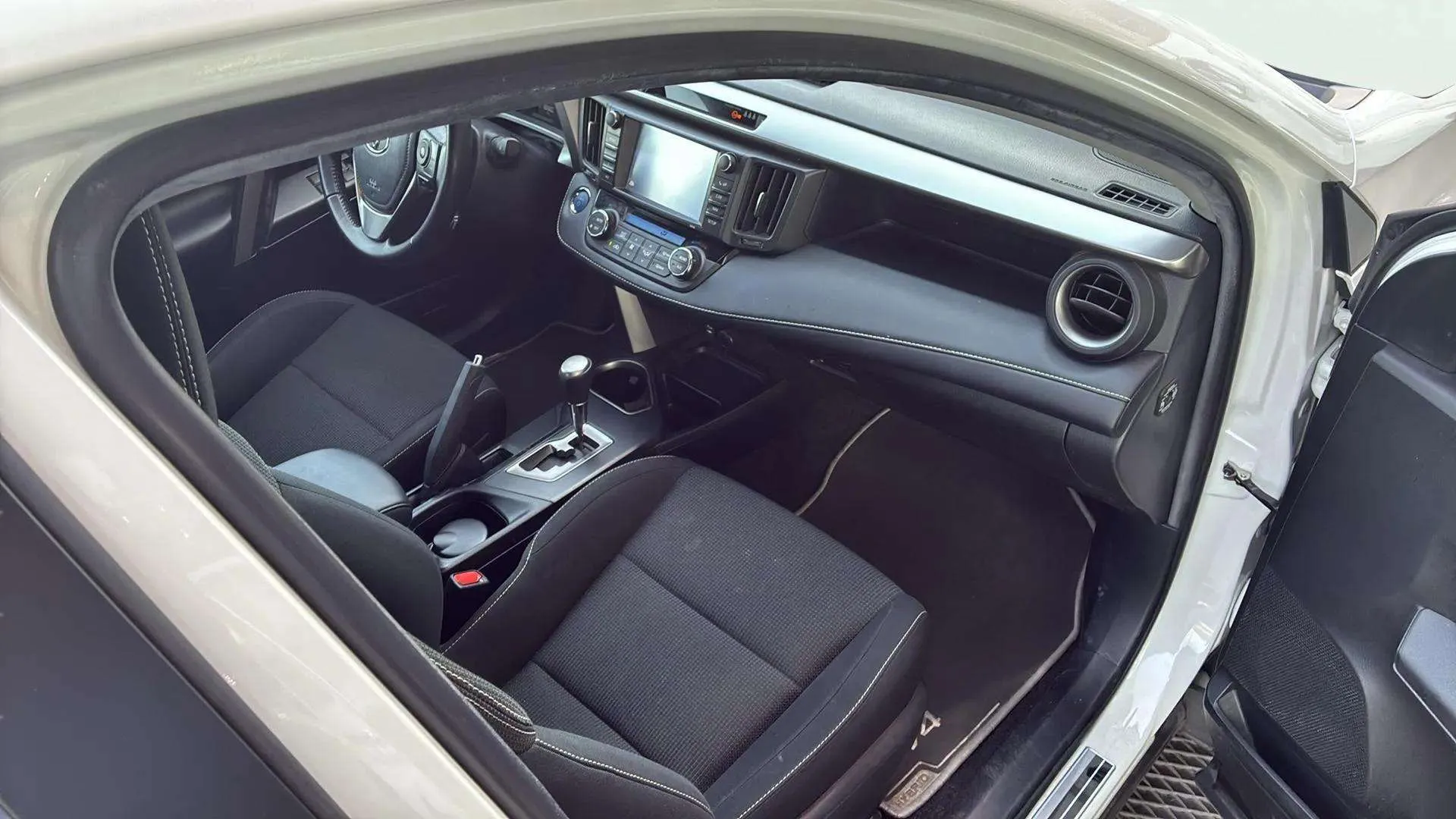 Toyota RAV4 2.5l hybrid 2WD Advance - foto 9