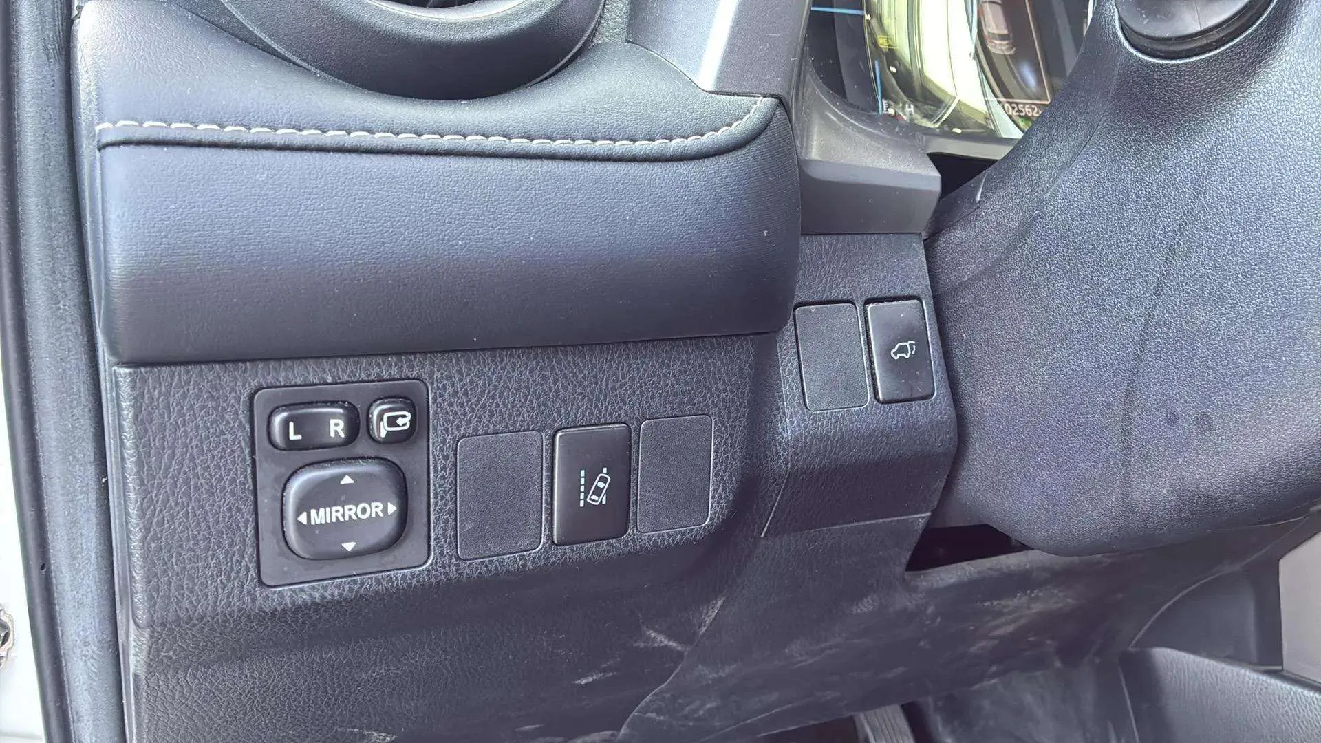Toyota RAV4 2.5l hybrid 2WD Advance - foto 13