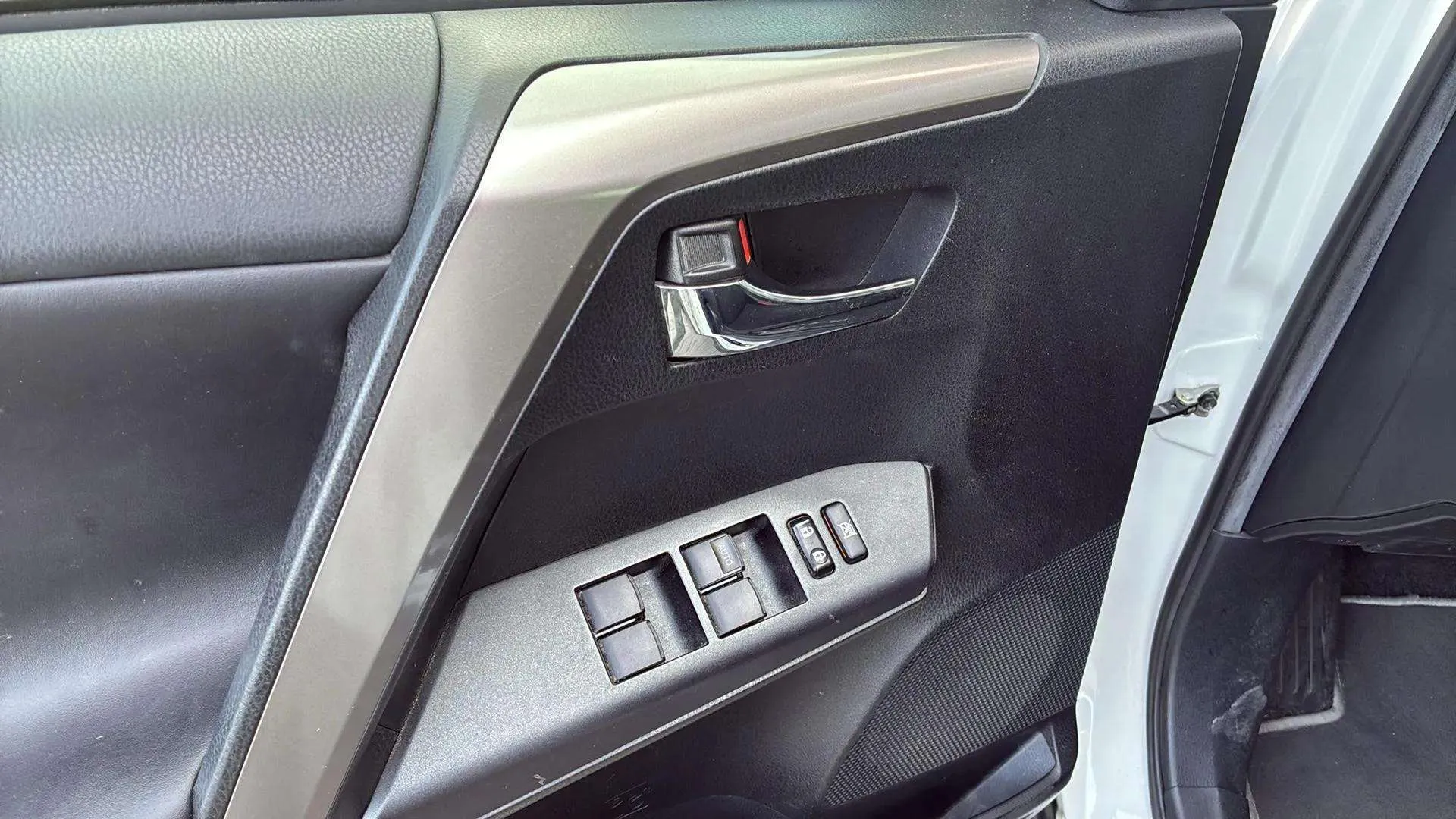 Toyota RAV4 2.5l hybrid 2WD Advance - foto 12