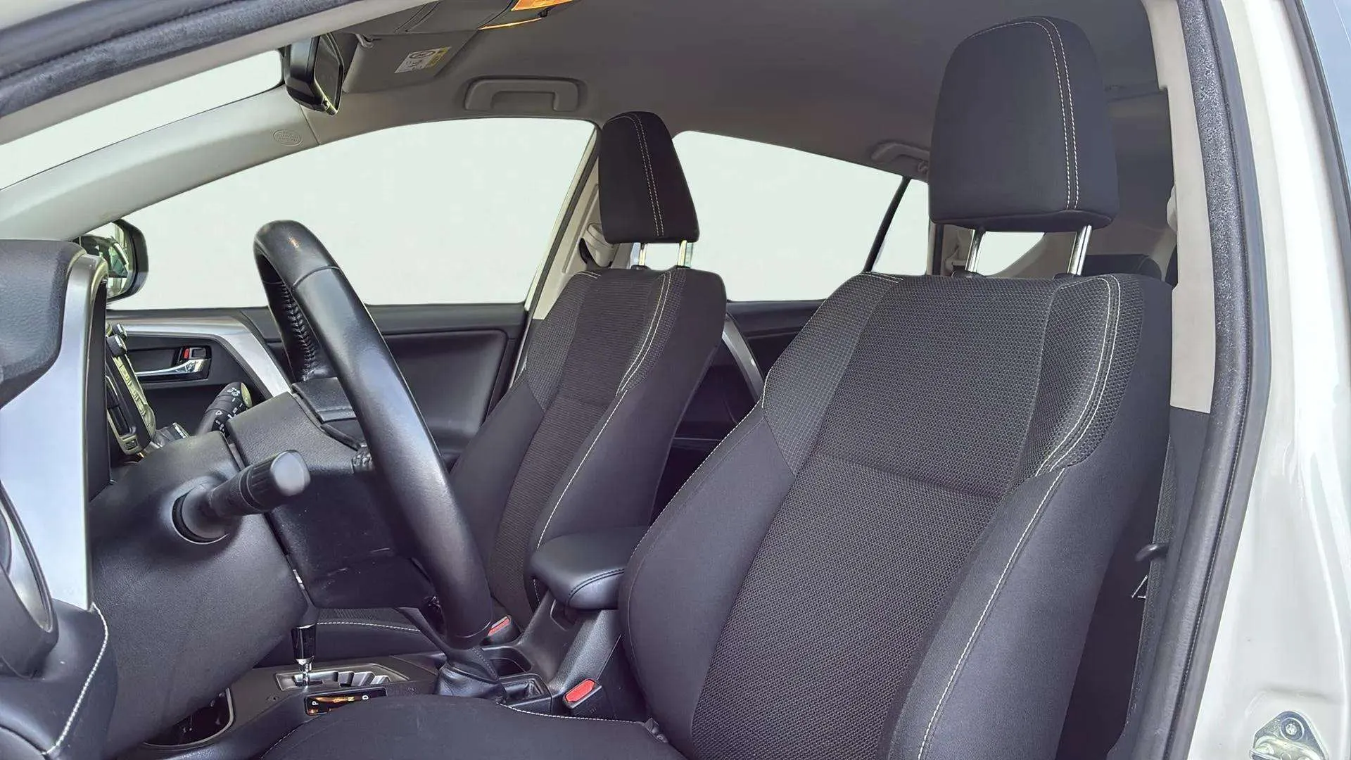 Toyota RAV4 2.5l hybrid 2WD Advance - foto 11