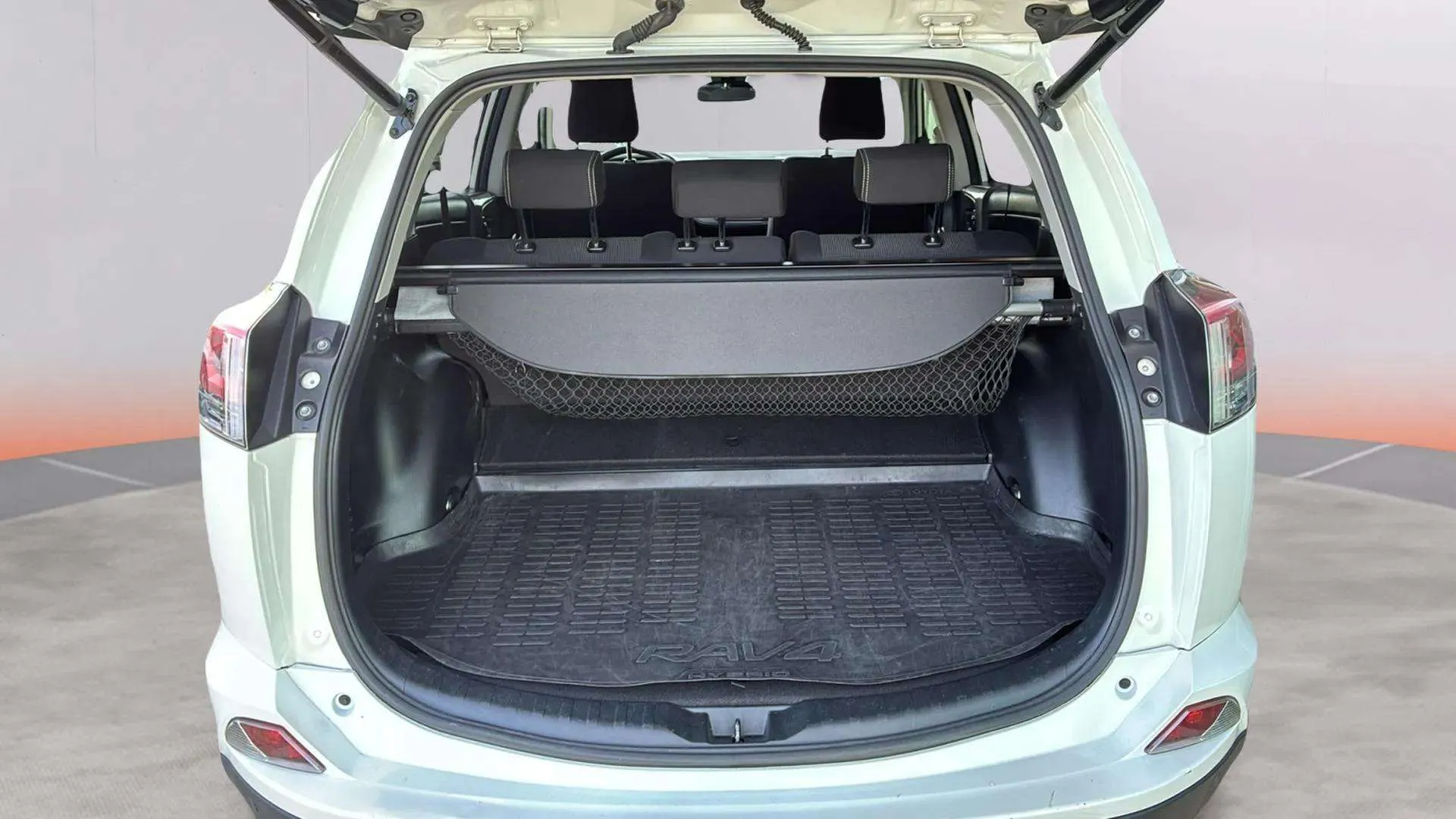 Toyota RAV4 2.5l hybrid 2WD Advance - foto 29