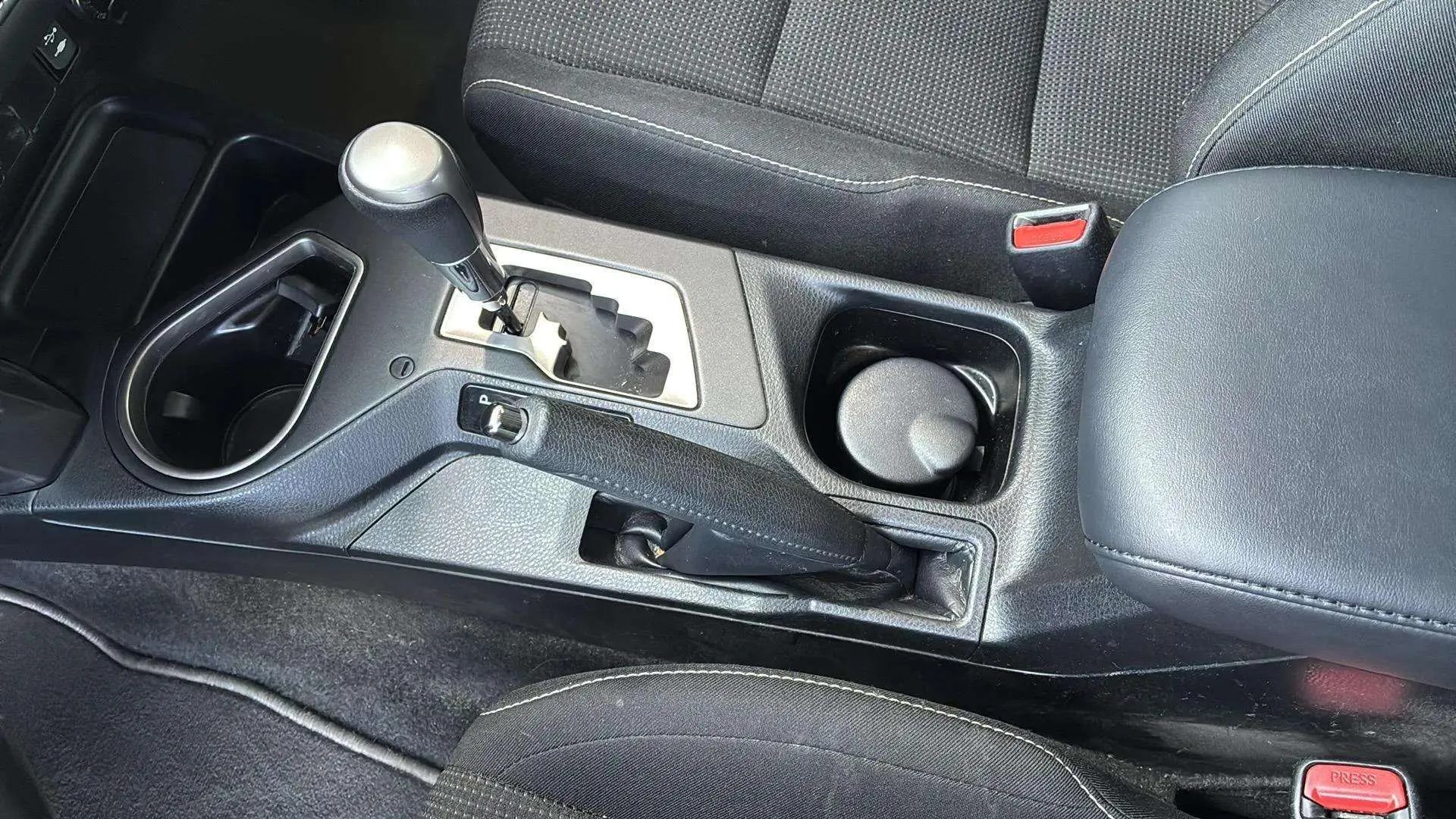 Toyota RAV4 2.5l hybrid 2WD Advance - foto 20