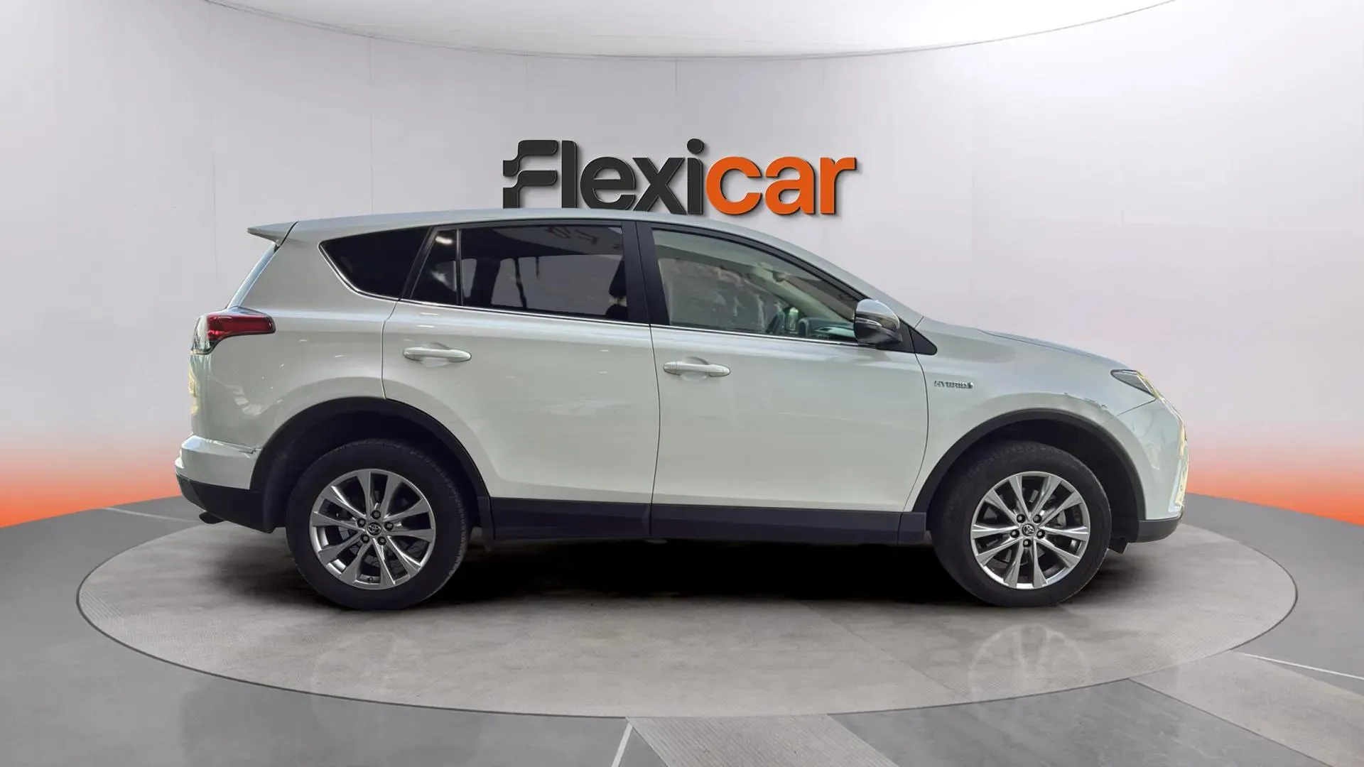 Toyota RAV4 2.5l hybrid 2WD Advance - foto 8