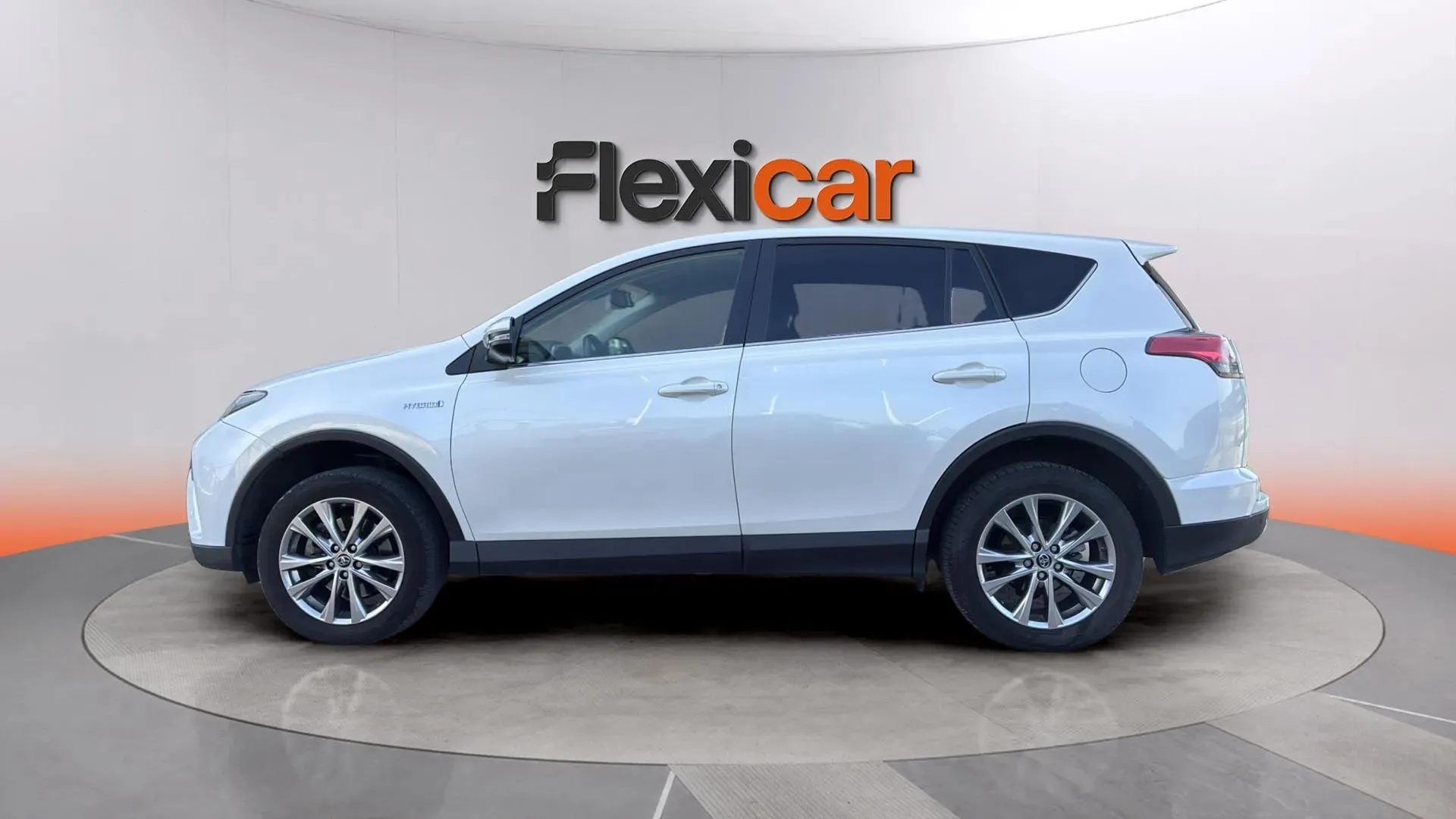 Toyota RAV4 2.5l hybrid 2WD Advance - foto 4