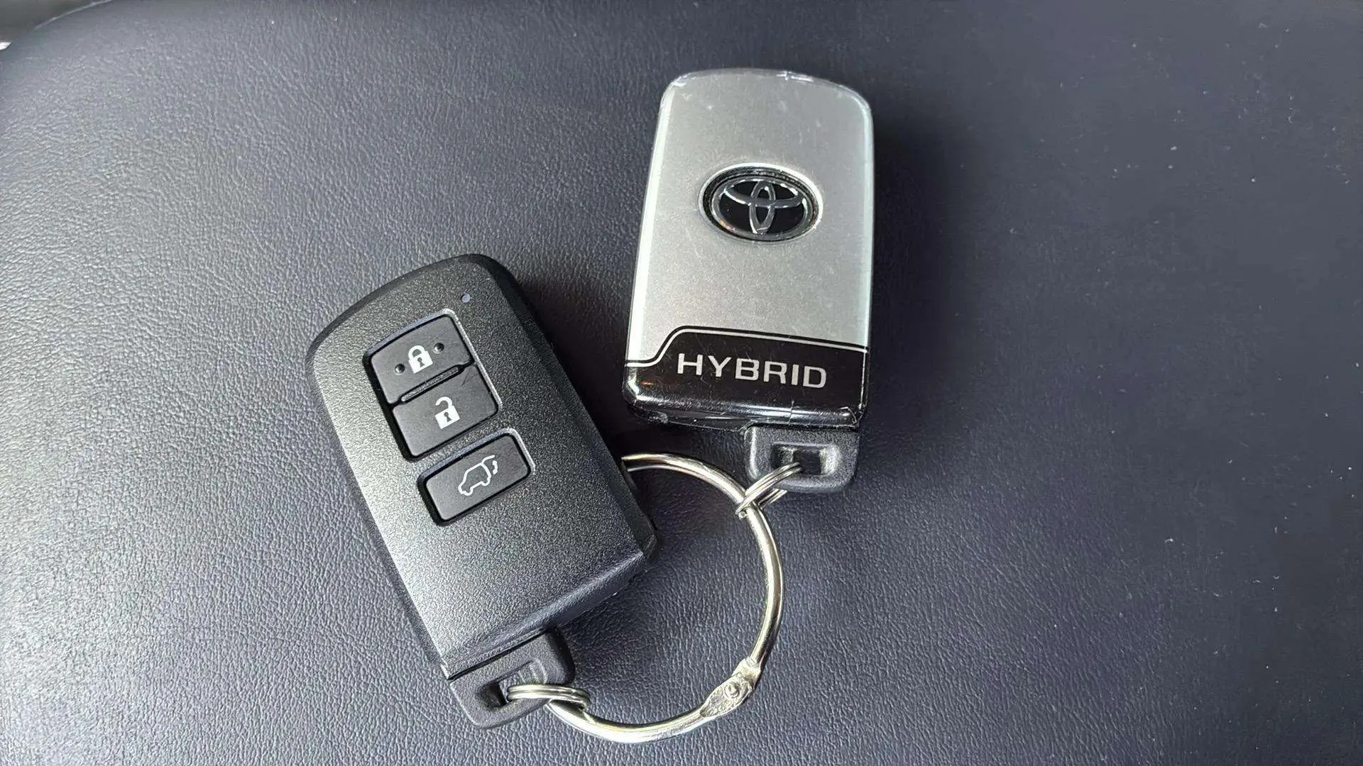 Toyota RAV4 2.5l hybrid 2WD Advance - foto 31