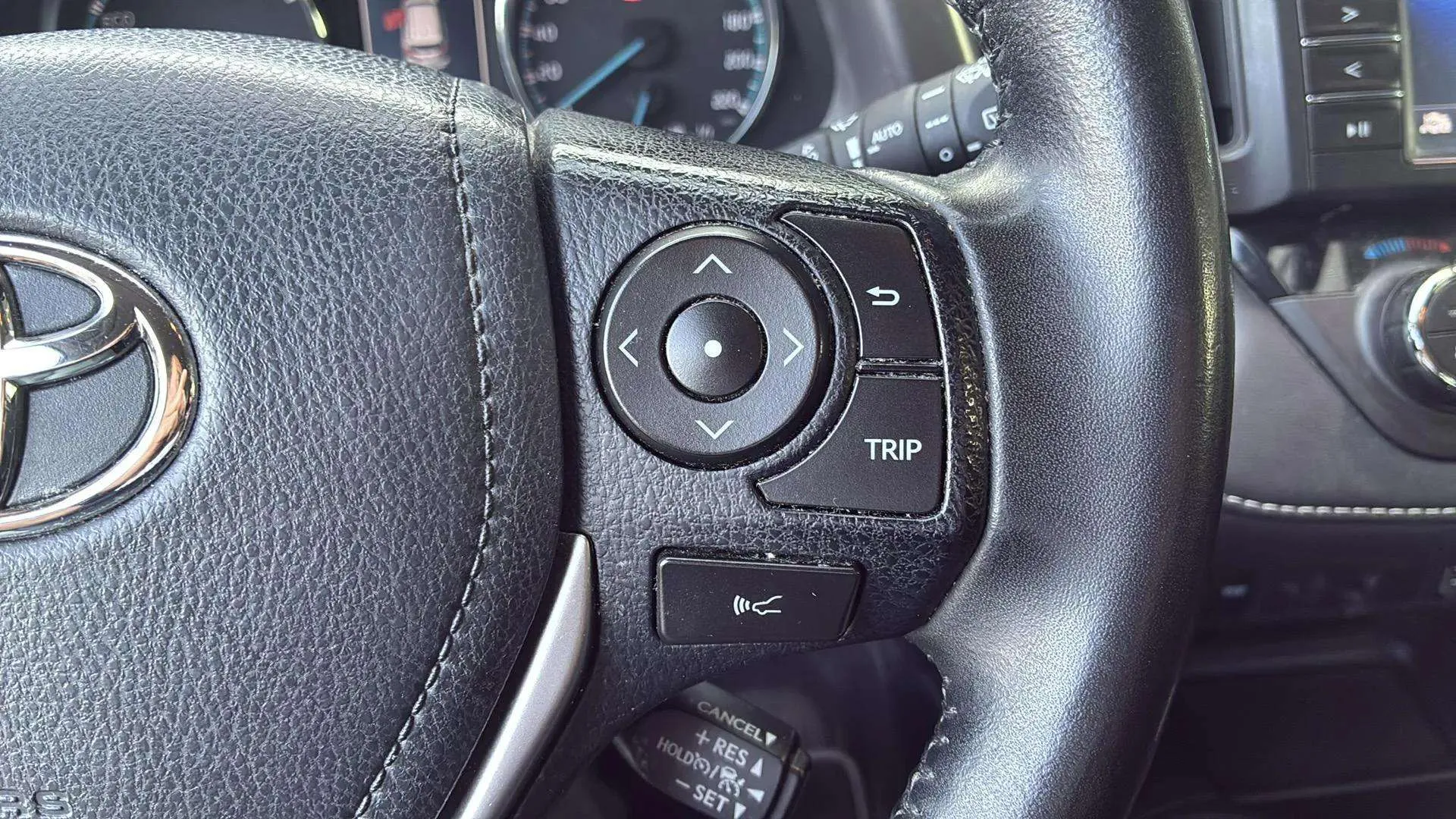 Toyota RAV4 2.5l hybrid 2WD Advance - foto 17