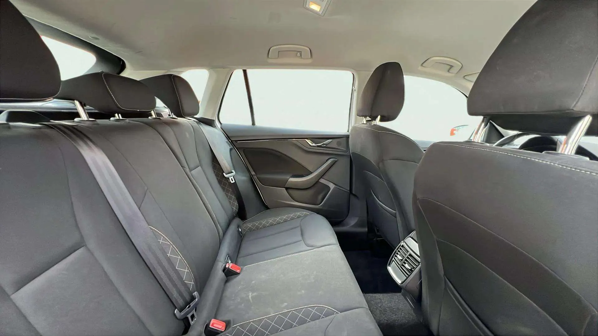 Škoda Kamiq 1.0 TSI DSG Ambition - foto 11