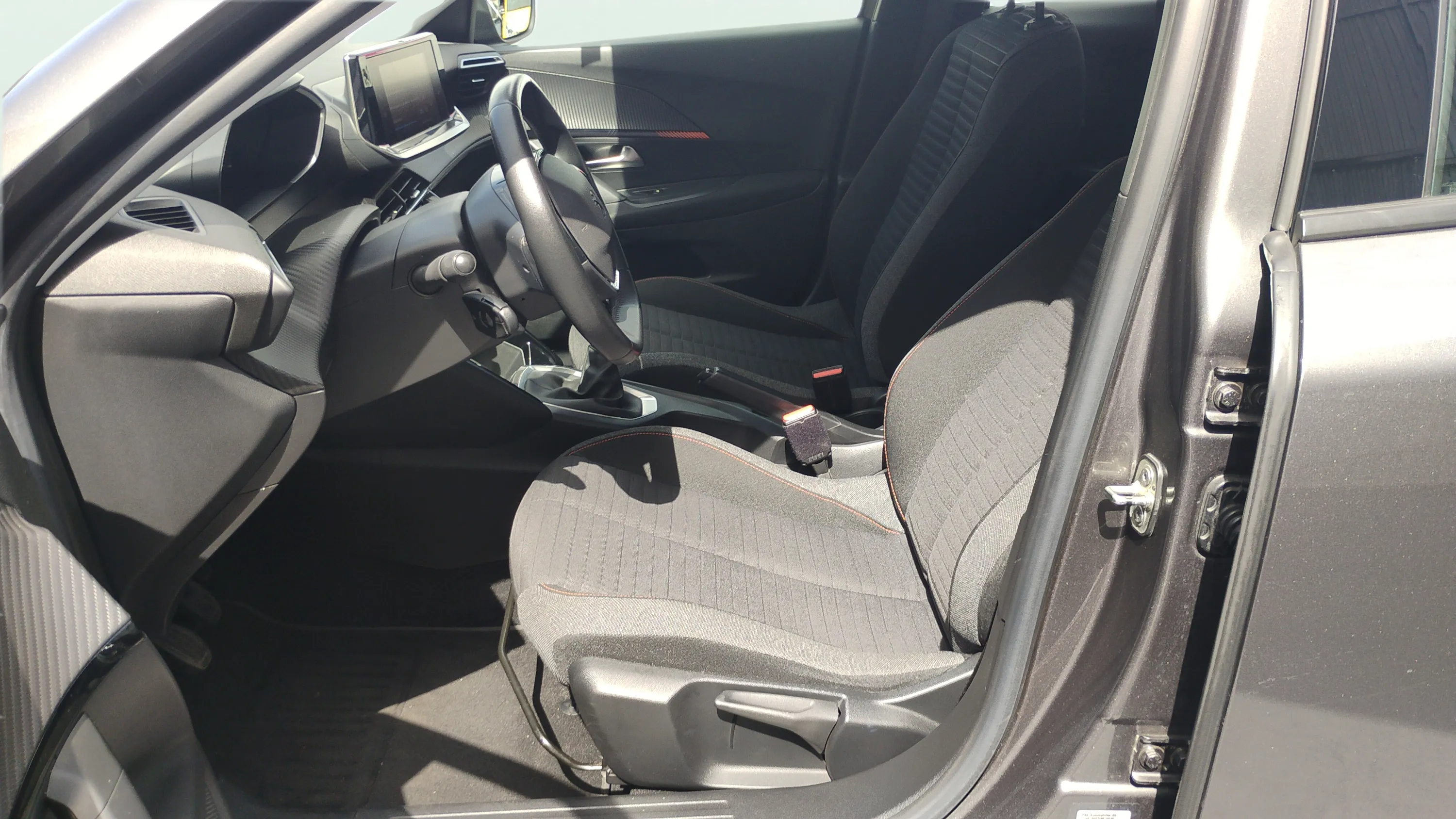 Peugeot 2008 Active Pack PureTech 100 BVM6 - foto 12