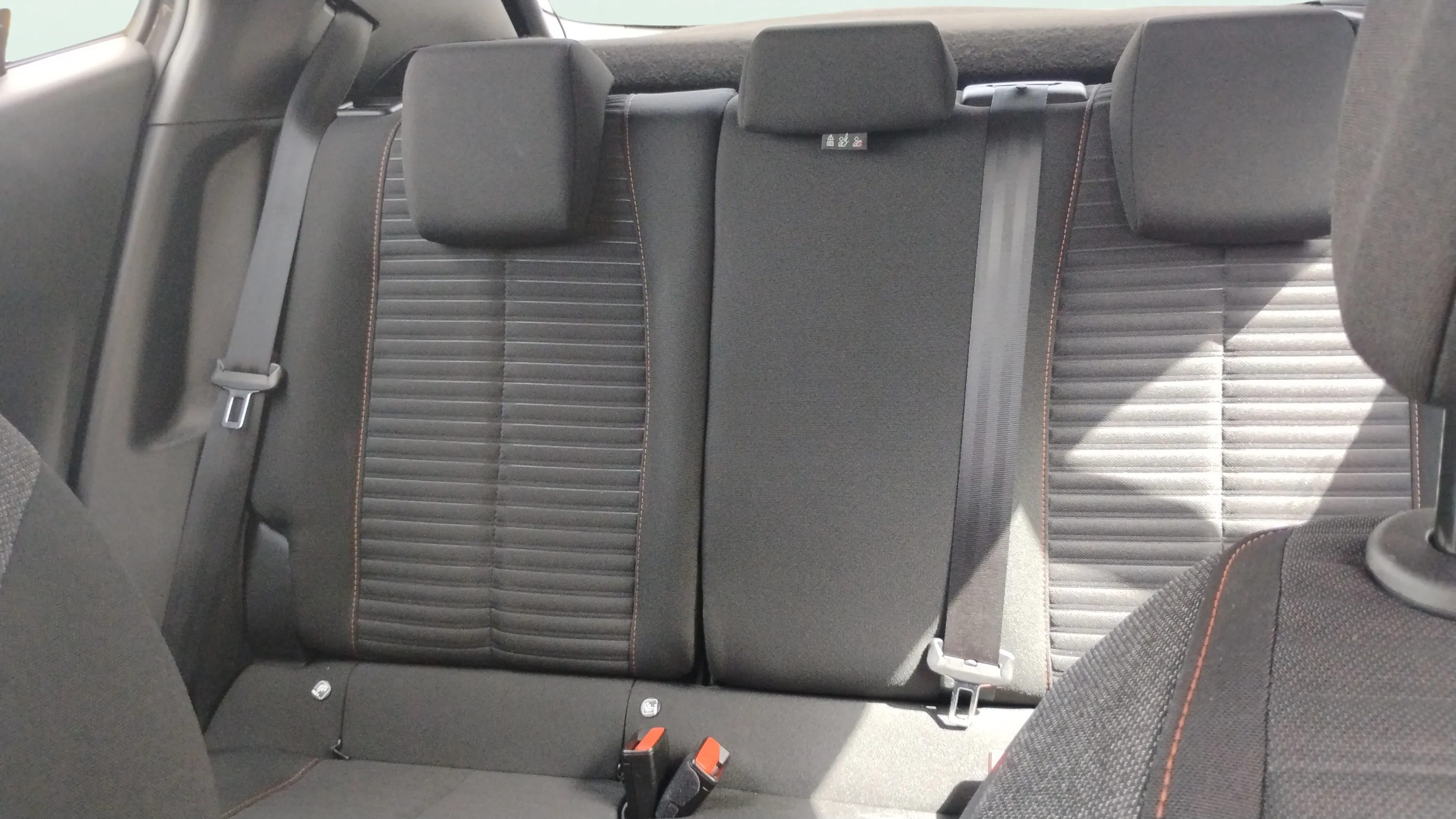 Peugeot 2008 Active Pack PureTech 100 BVM6 - foto 11