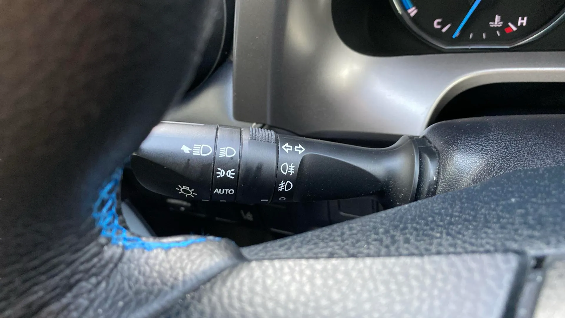 Toyota RAV4 2.5l hybrid 2WD Advance - foto 16
