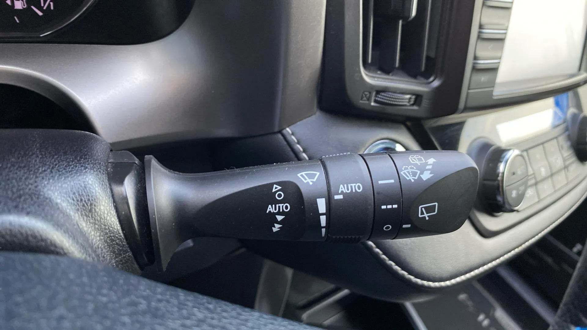 Toyota RAV4 2.5l hybrid 2WD Advance - foto 17