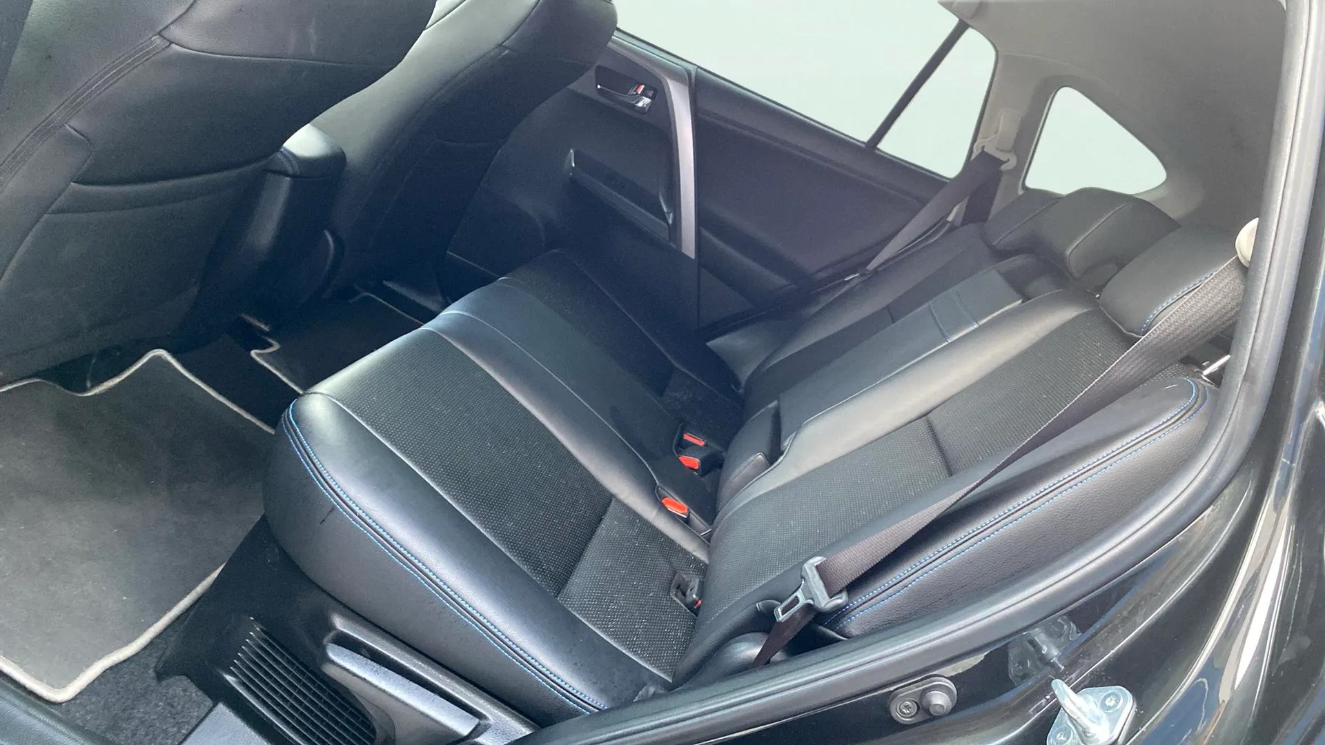 Toyota RAV4 2.5l hybrid 2WD Advance - foto 21