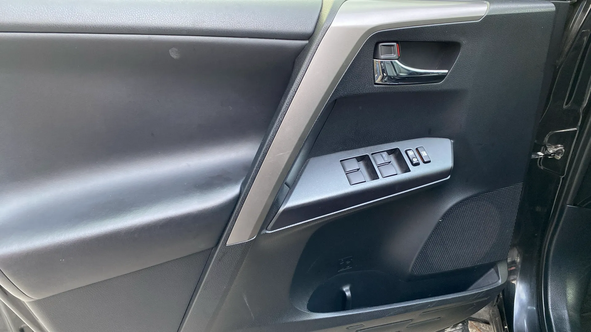 Toyota RAV4 2.5l hybrid 2WD Advance - foto 20