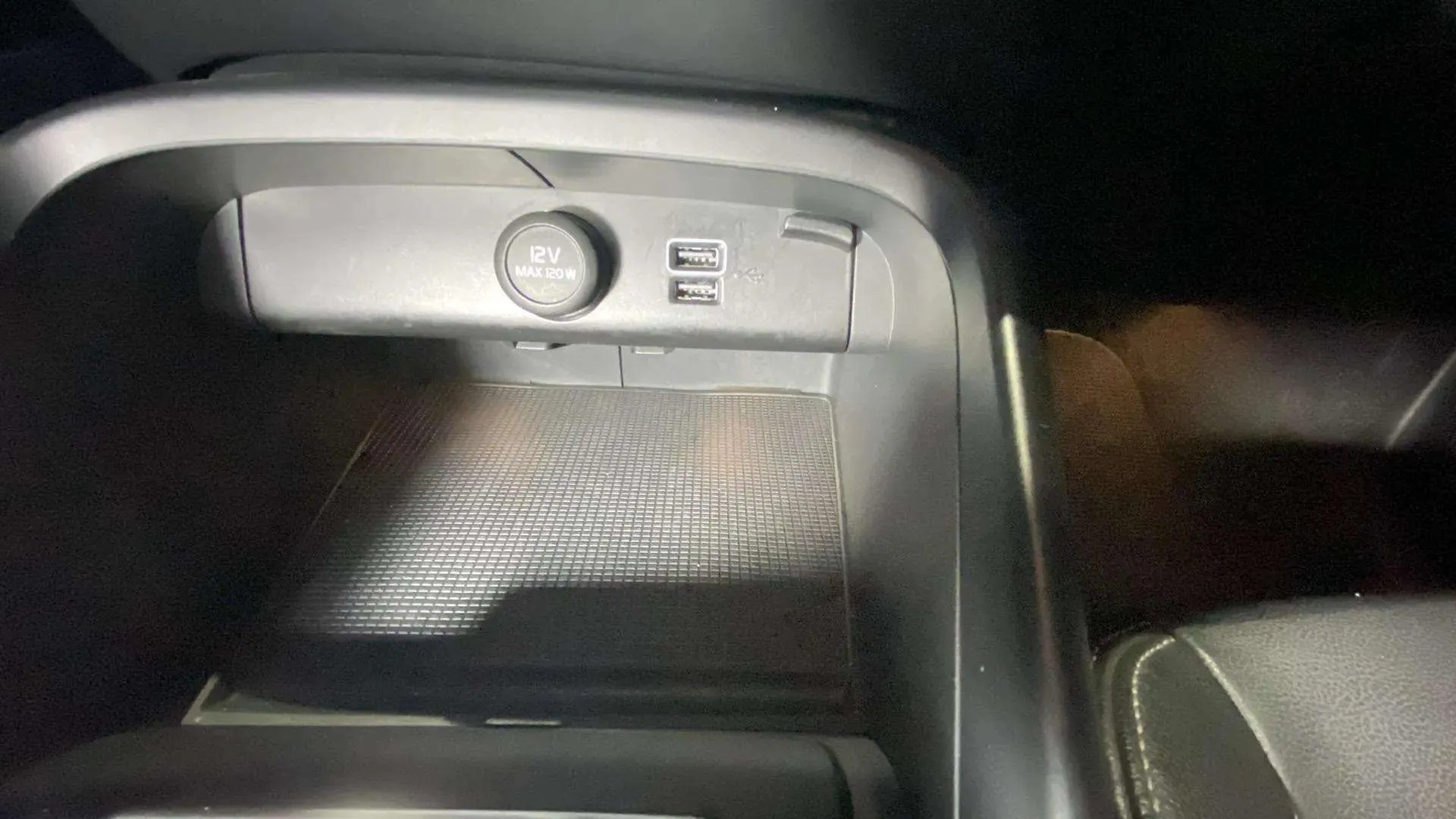 Volvo XC40 2.0 D3 - foto 26