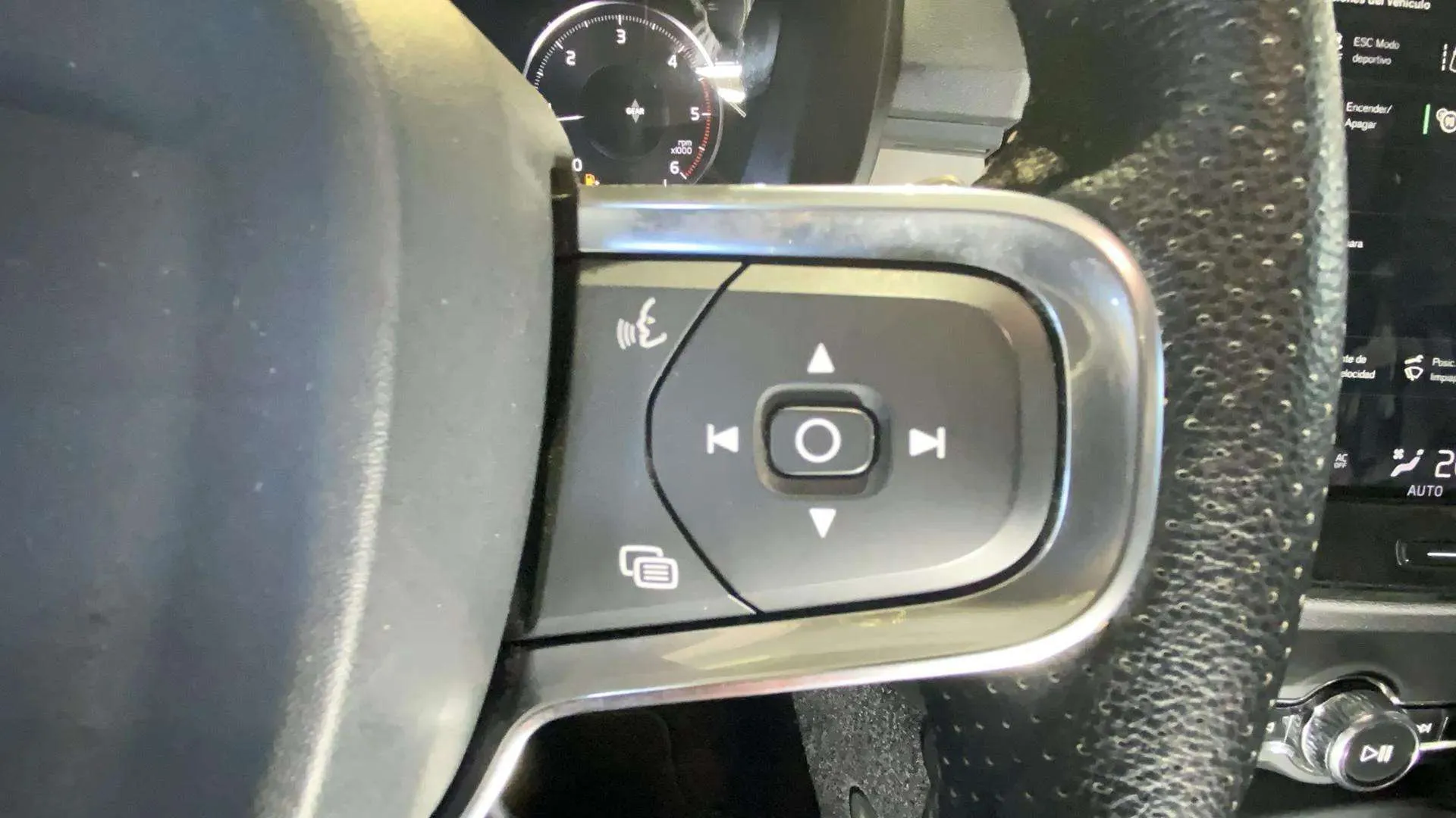 Volvo XC40 2.0 D3 - foto 30