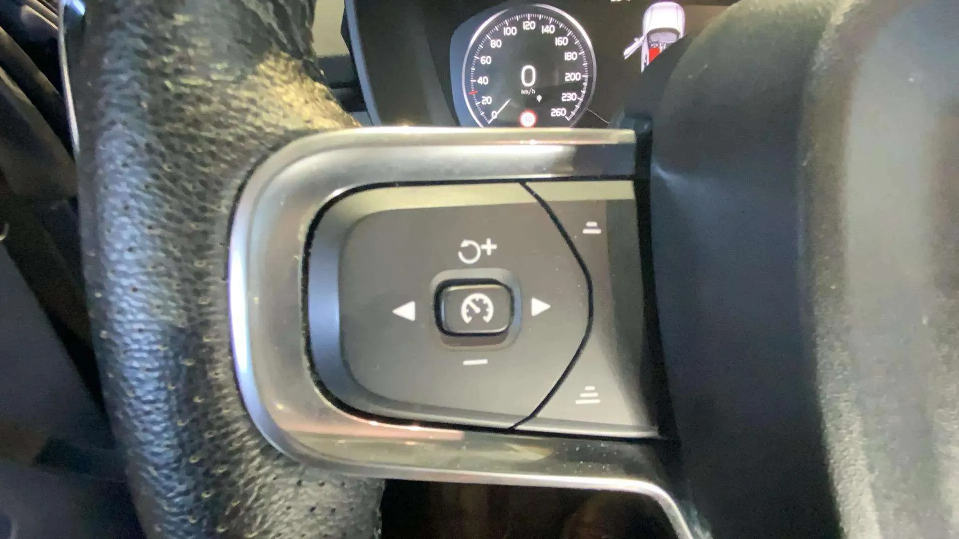 Volvo XC40 2.0 D3 - foto 29