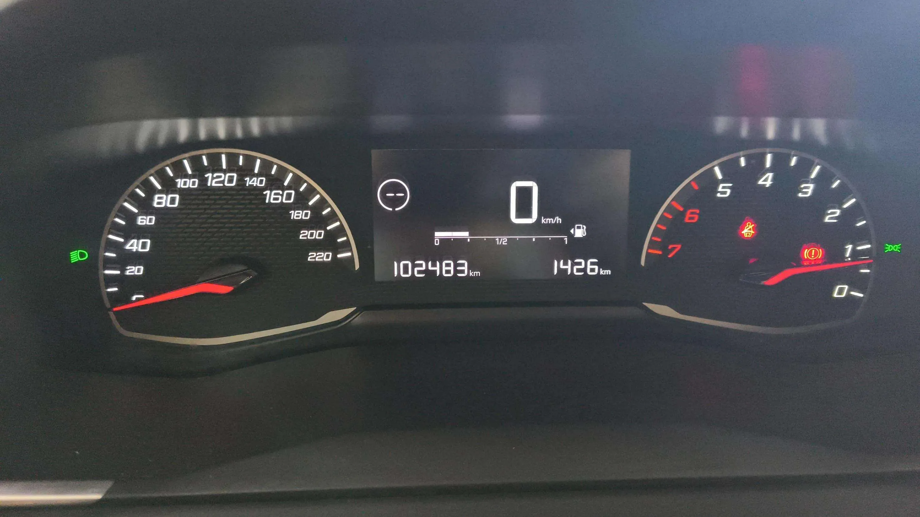 Peugeot 2008 Active BlueHDi - foto 9