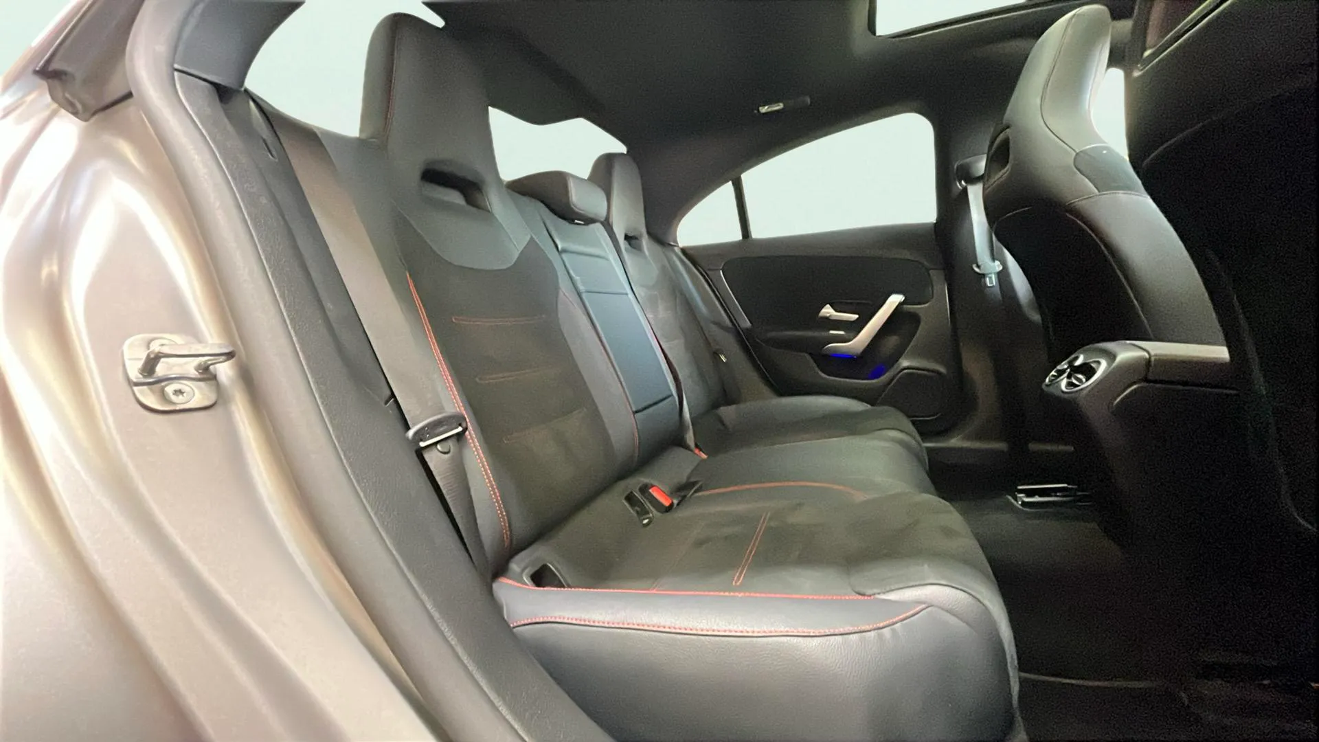 Mercedes-Benz CLA 200 - foto 19