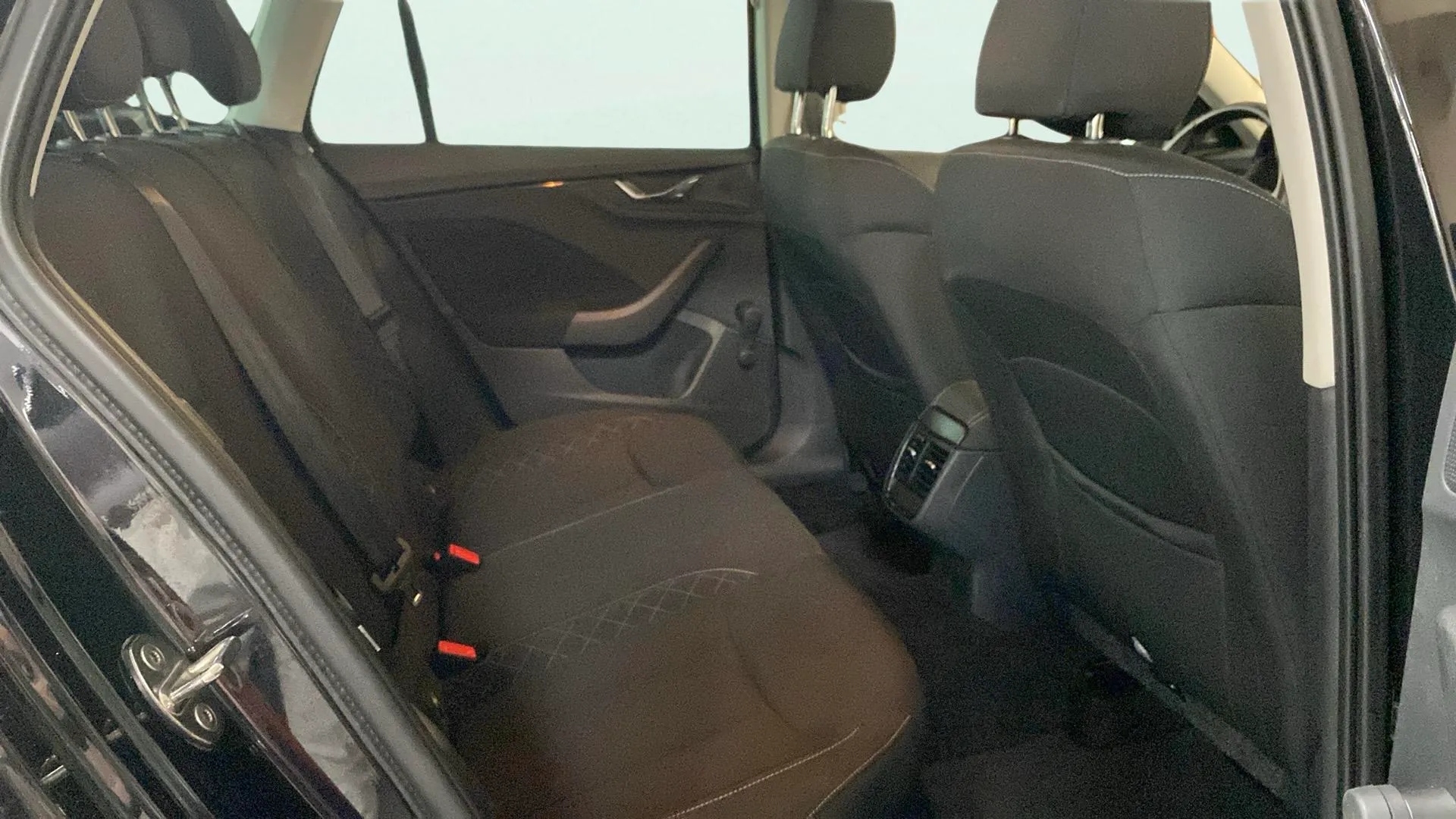 Škoda Kamiq 1.0 TSI Active - foto 11