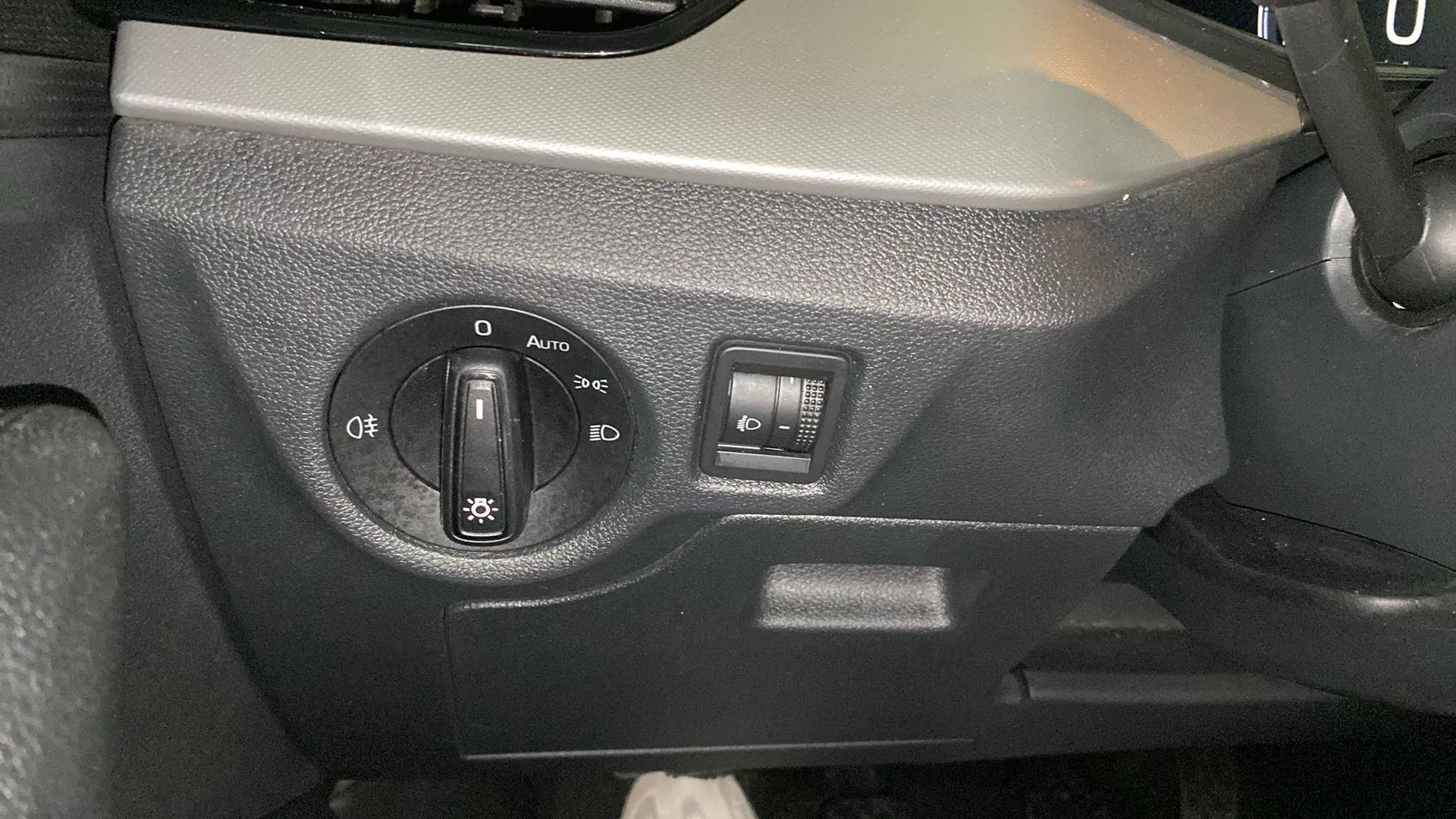 Škoda Kamiq 1.0 TSI Active - foto 14