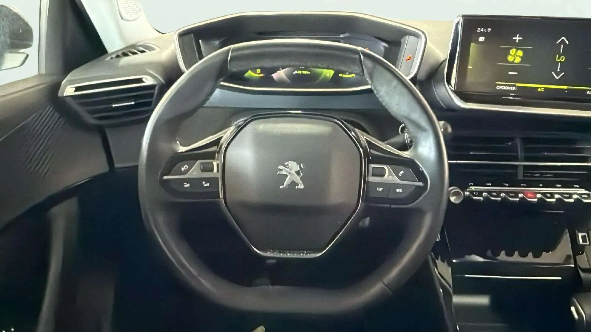Peugeot 2008 Allure Pack PureTech 130 BVM6 - foto 11