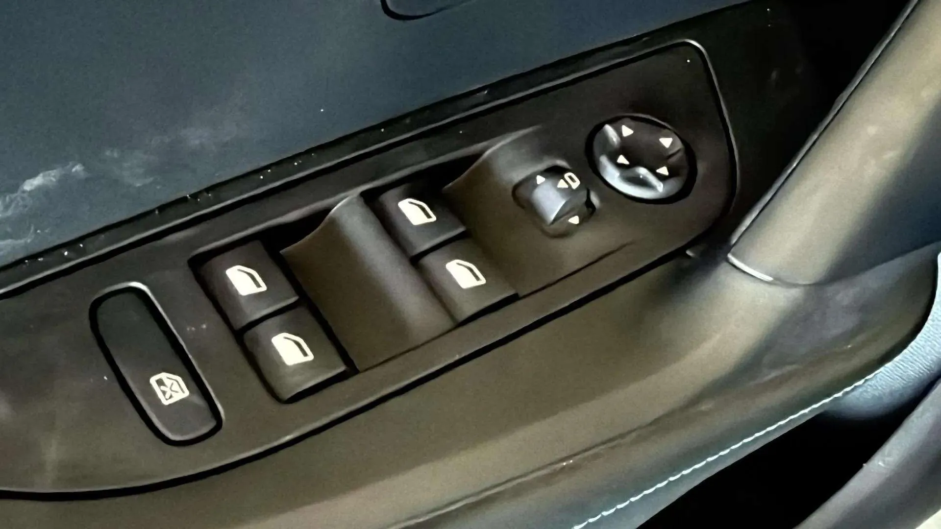 Peugeot 2008 Allure Pack PureTech 130 BVM6 - foto 15