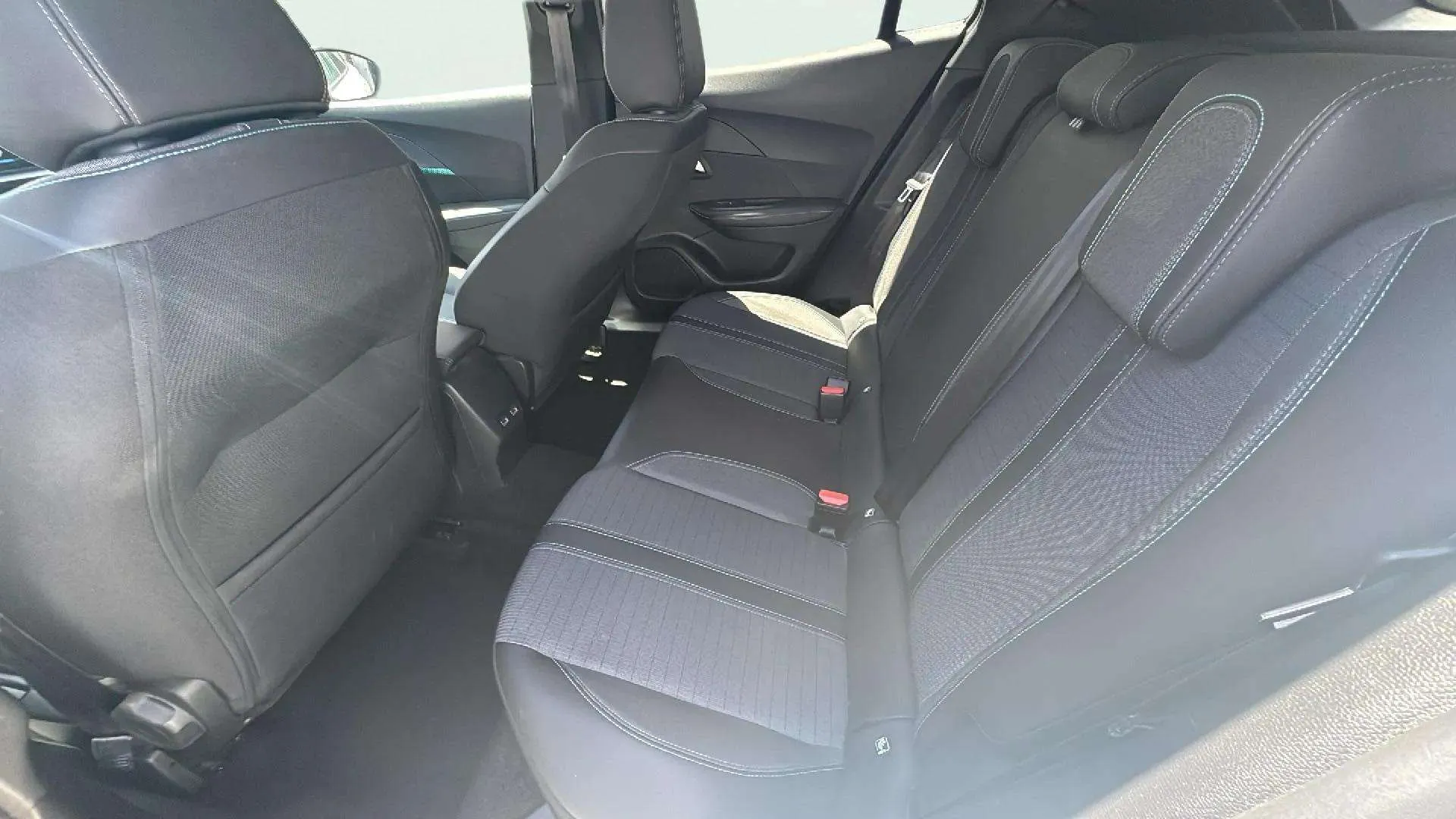 Peugeot 2008 Allure BlueHDi - foto 10