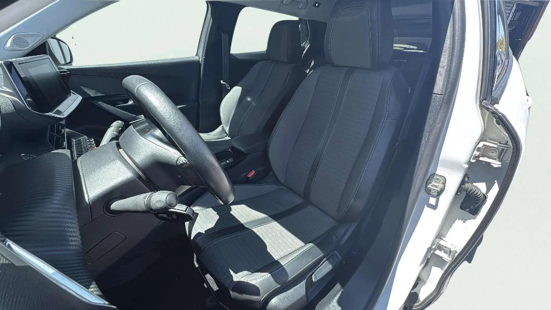 Peugeot 2008 Allure BlueHDi - foto 8