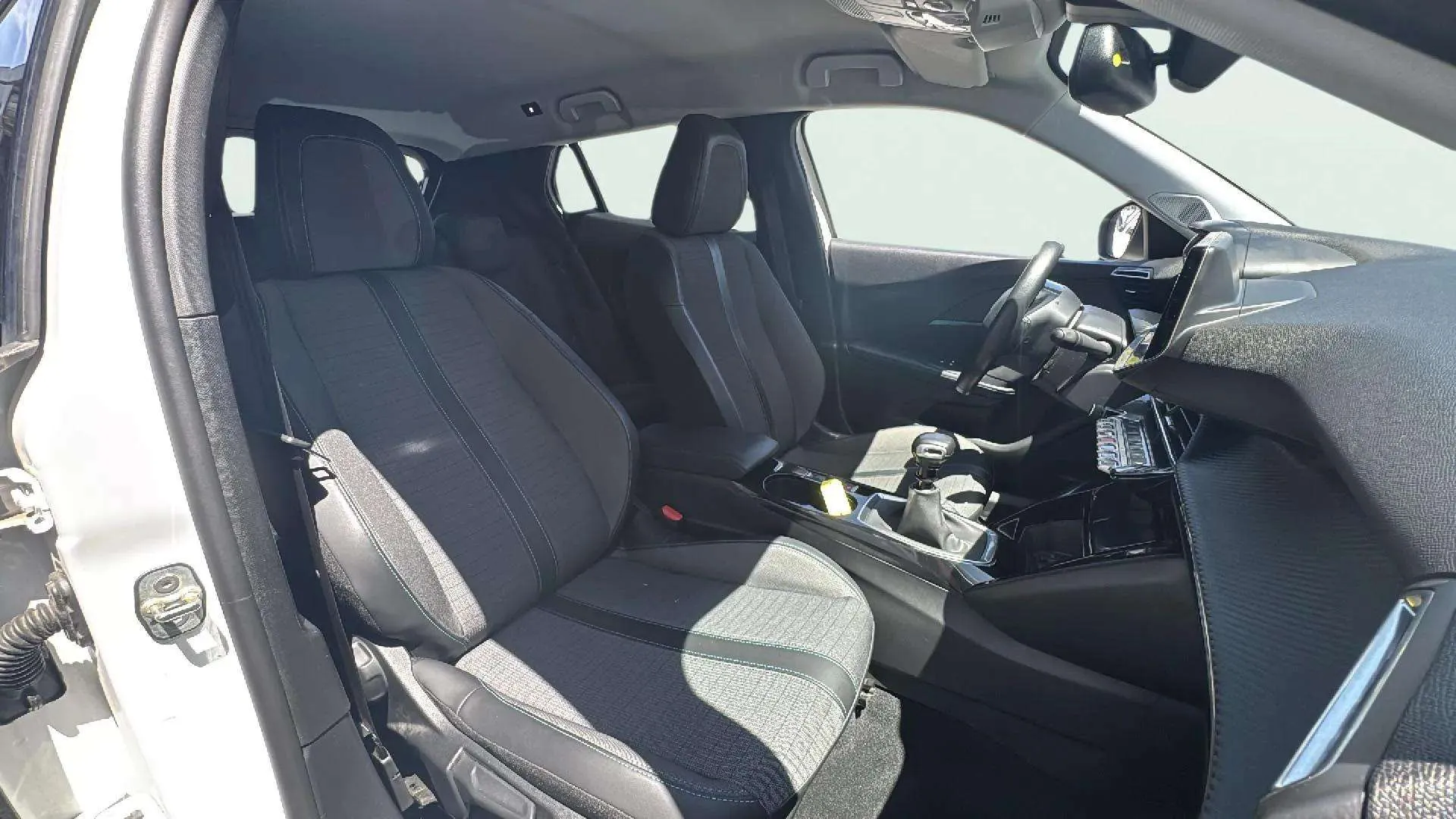 Peugeot 2008 Allure BlueHDi - foto 9