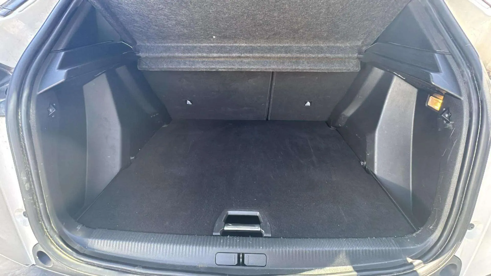 Peugeot 2008 Allure BlueHDi - foto 21