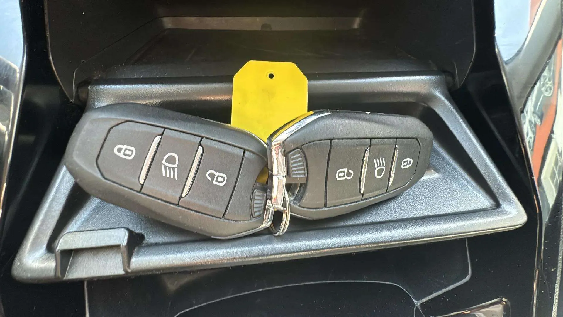 Peugeot 2008 Allure BlueHDi - foto 20