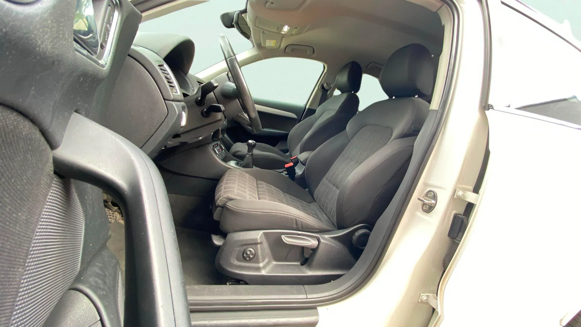 Audi Q3 2.0 TDI - foto 12