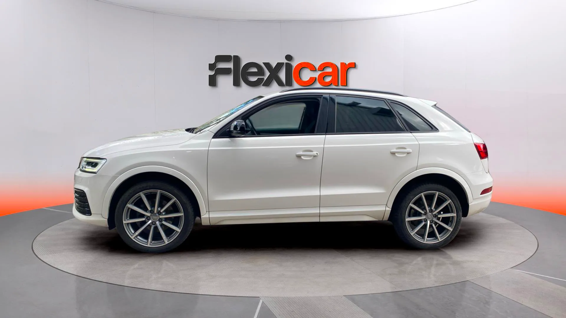 Audi Q3 2.0 TDI - foto 8