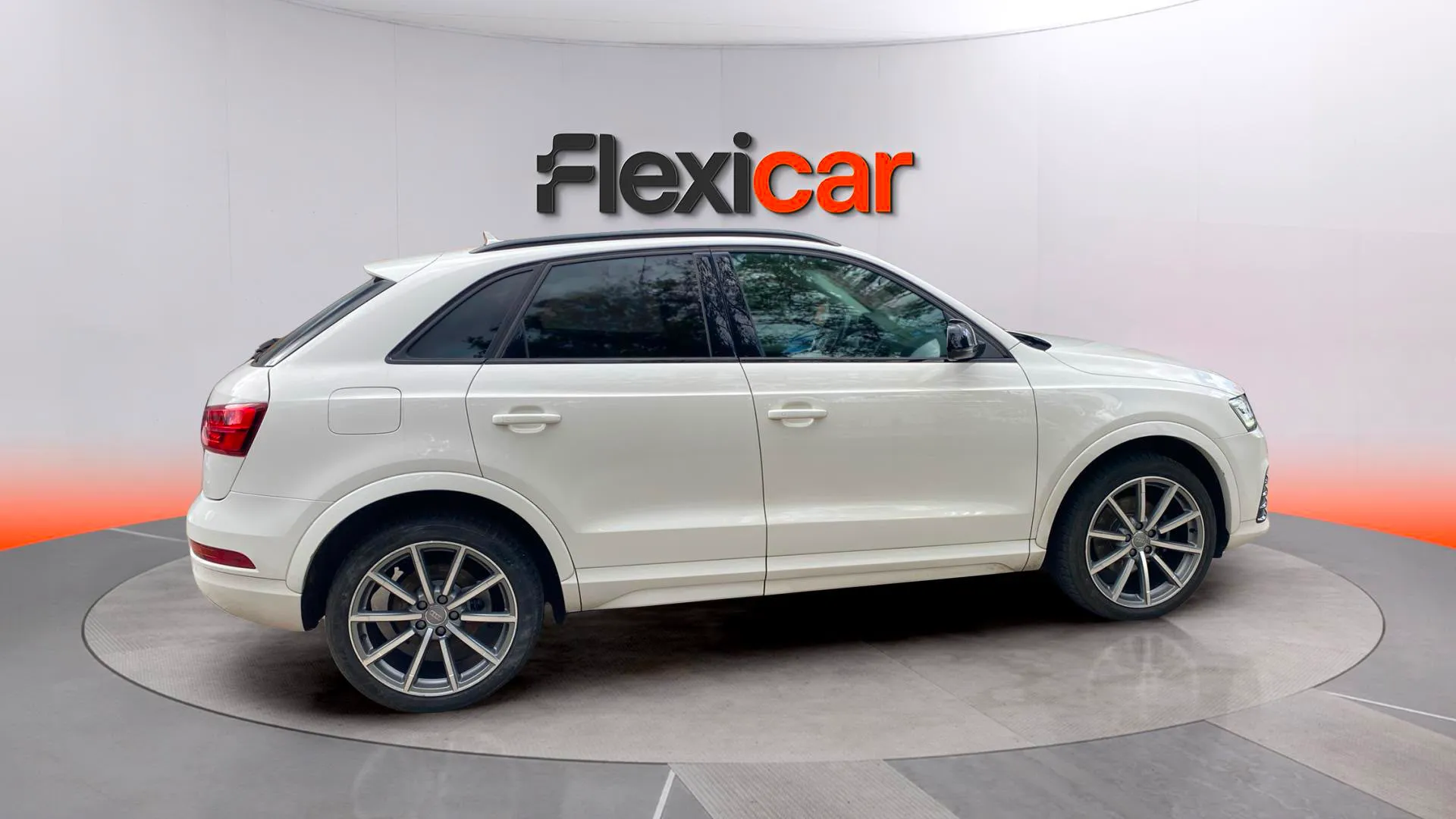 Audi Q3 2.0 TDI - foto 4