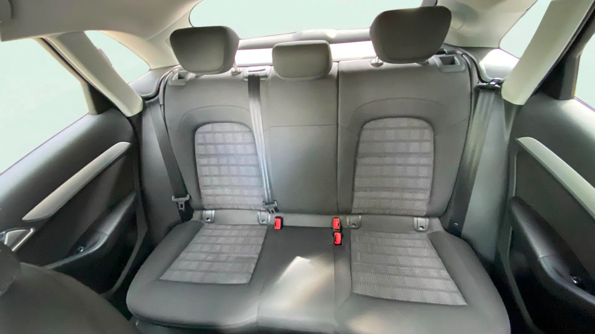 Audi Q3 2.0 TDI - foto 14